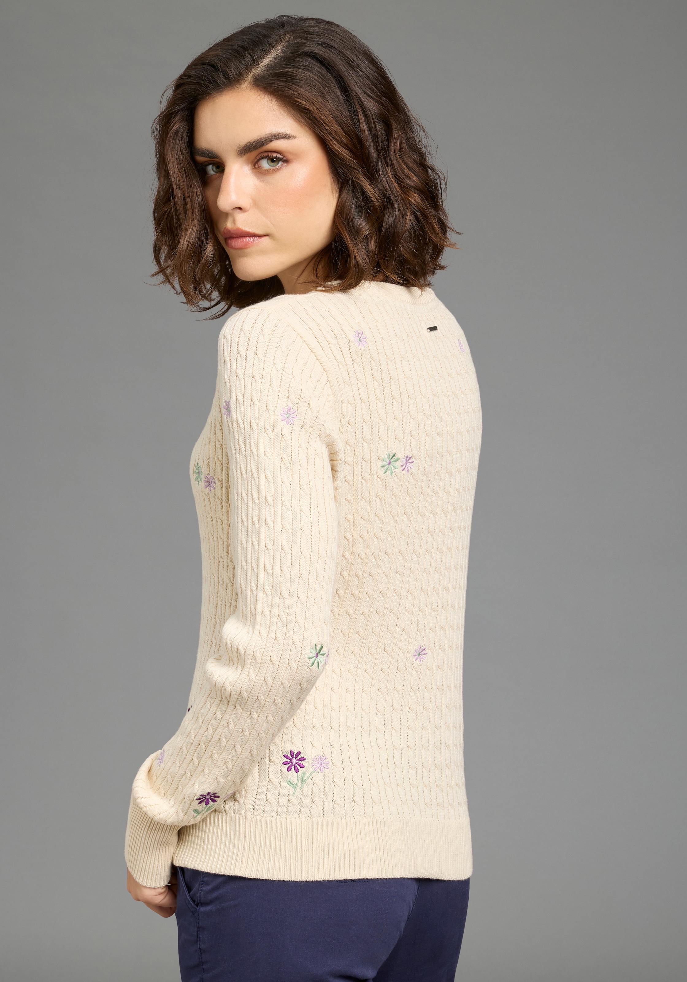 KangaROOS Strickpullover Blumenstickerei, schmale Basic-Passform, aus Baumwolle