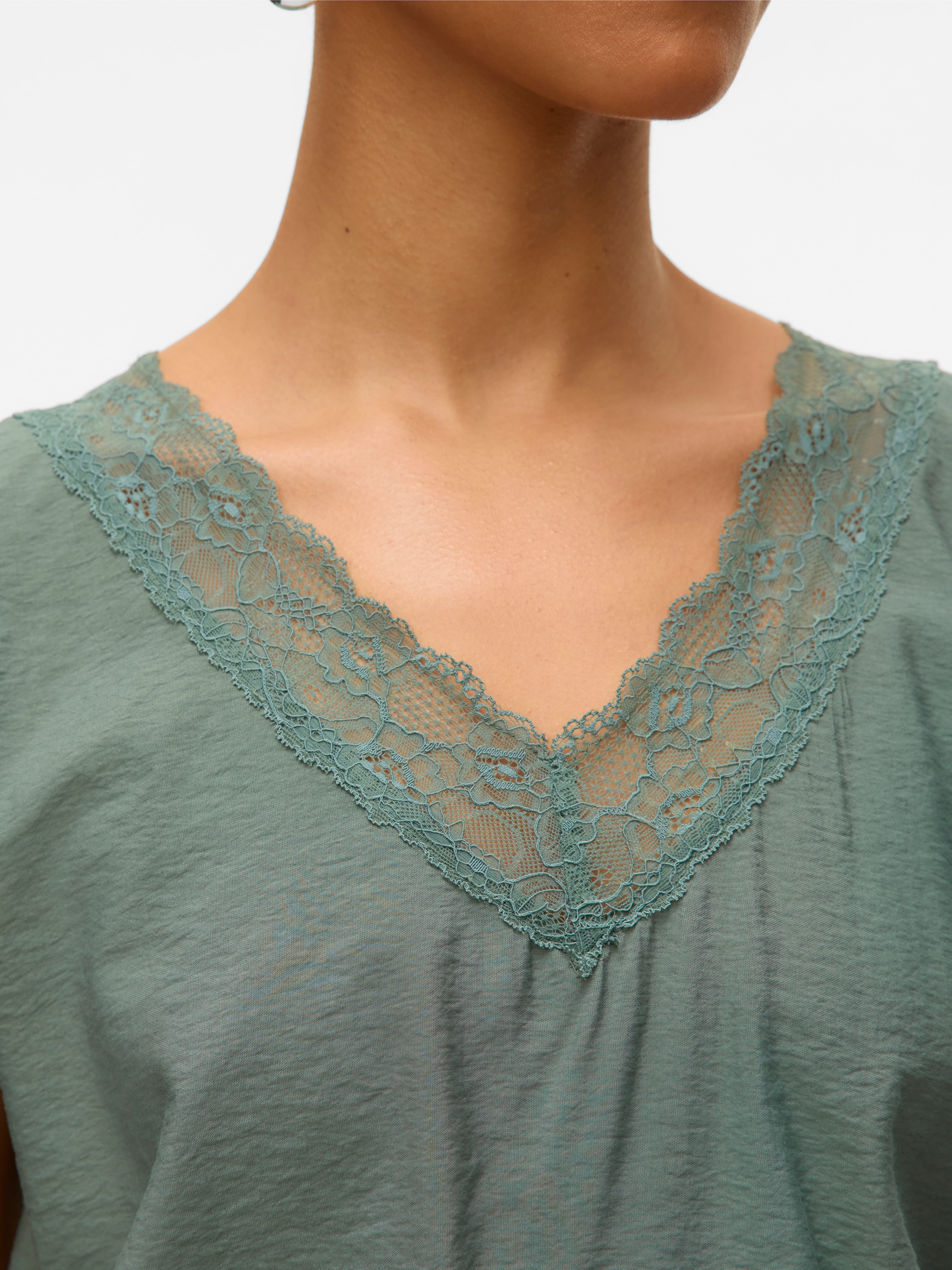 Vero Moda Spitzentop »VMSAFA SL V-NECK LACE TOP WVN GA NOOS«