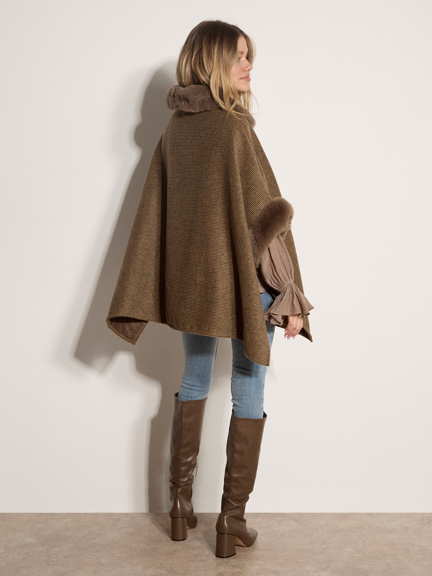Apricot Strickcape »Cape mit Kunstfellbesatz« mit Manschetten