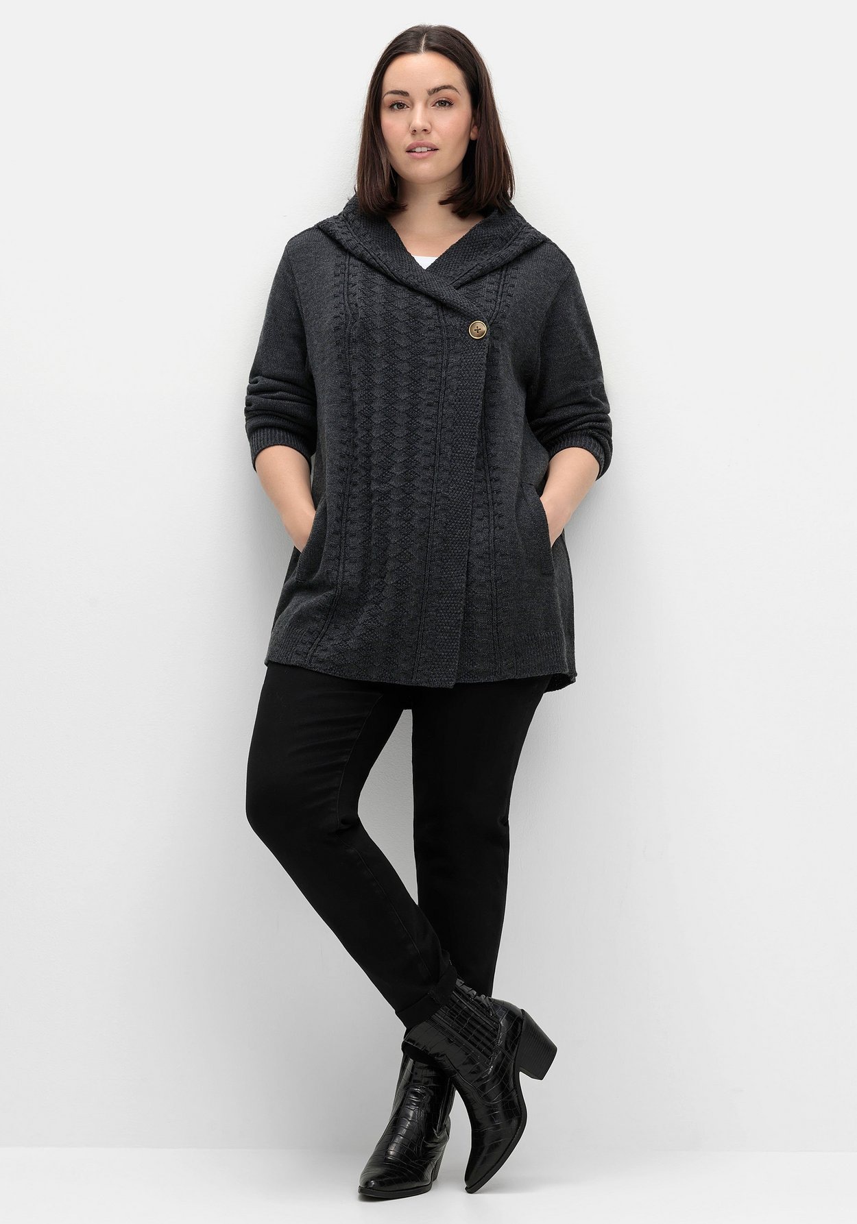 Sheego Cardigan »Cardigan mit Kapuze und Knopfverschluss«, mit Kapuze und Knopfverschluss