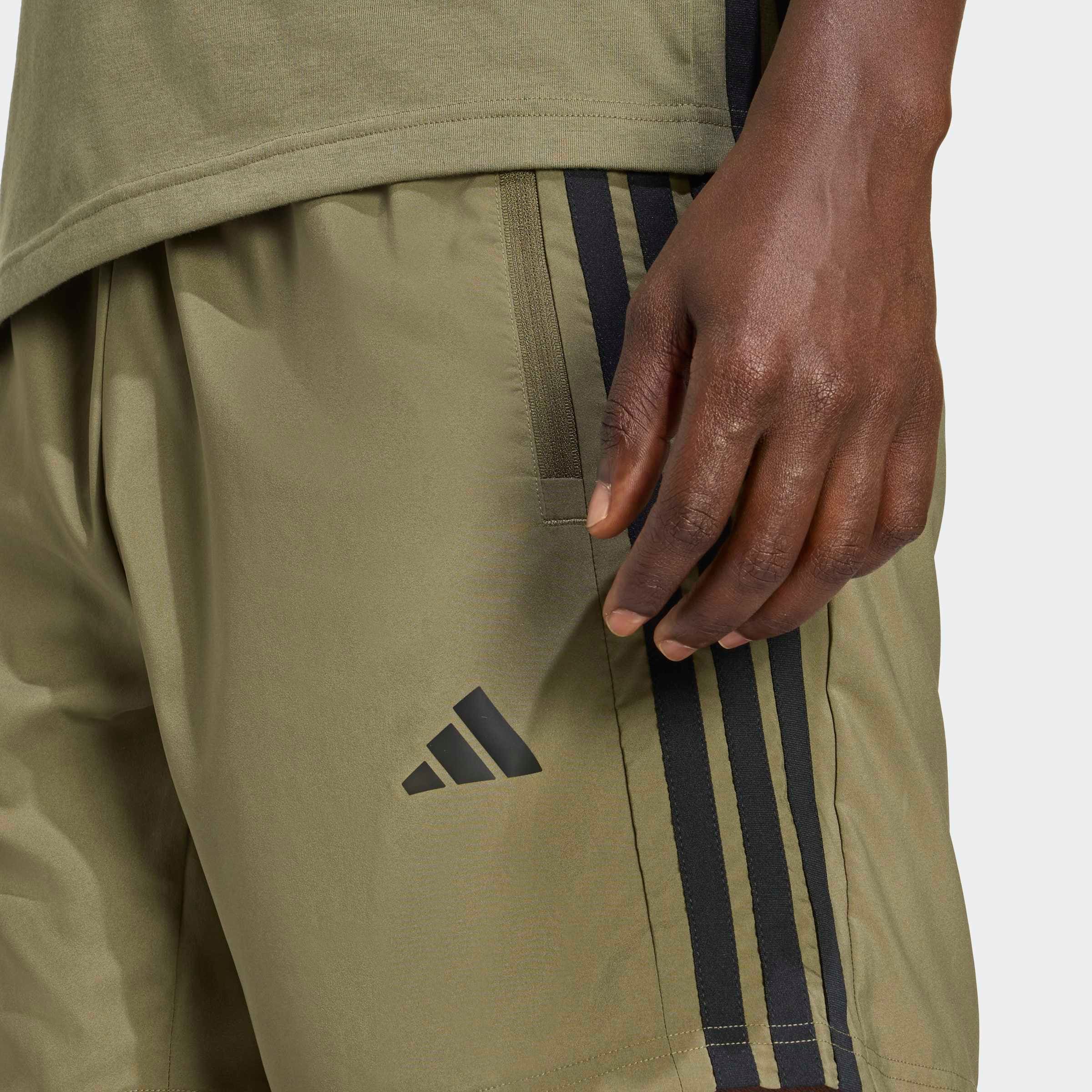 adidas Performance Shorts »WORKOUT ESSENTIALS BASE 3 STRIPES WOVEN«  normal-weit, für Fitness und Sportmode, sportlich, aus Polyester