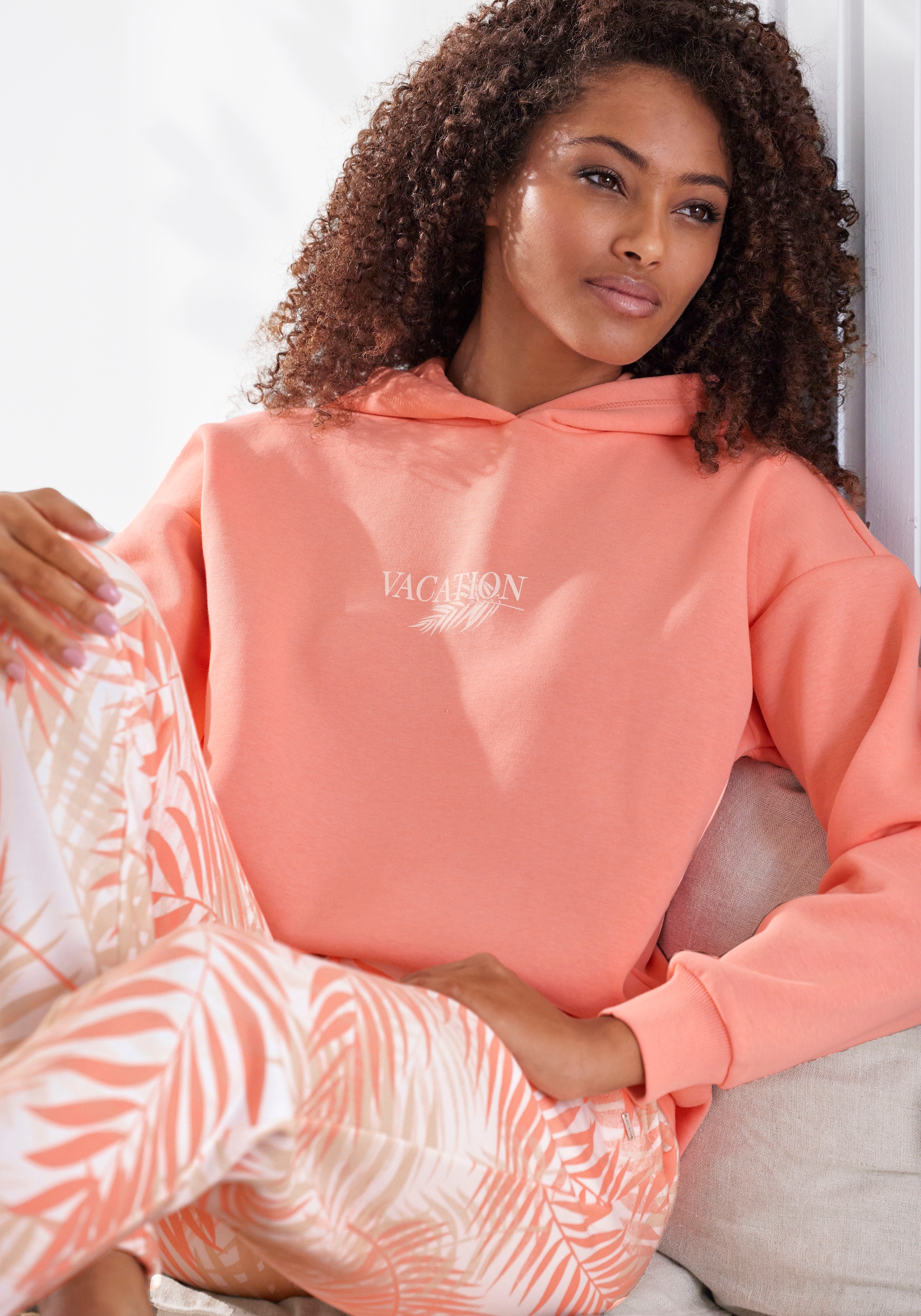 LASCANA Hoodie, (1 tlg.), Kapuzensweatshirt, Loungeshirt mit Frontprint, Loungewear