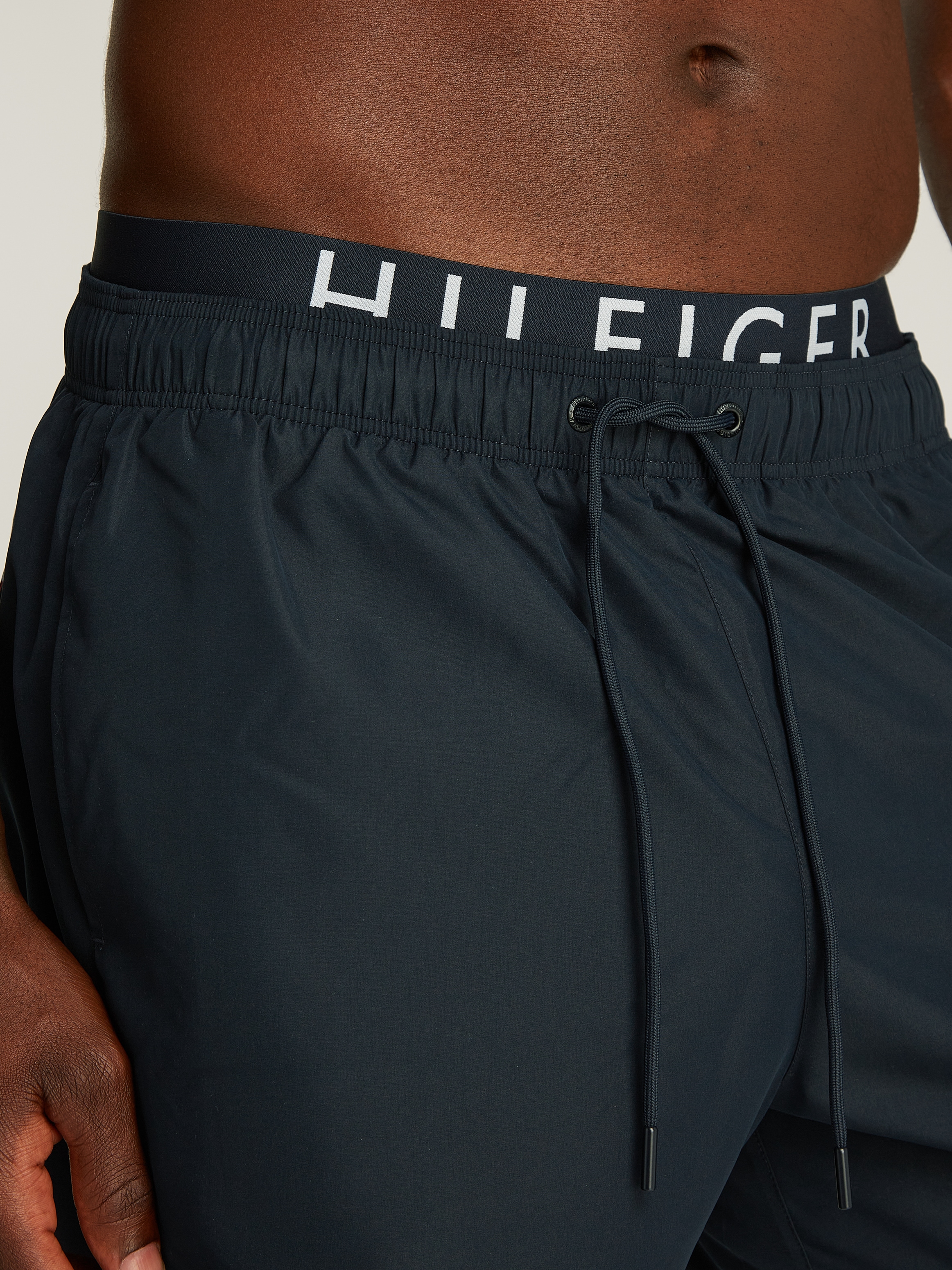 Tommy Hilfiger Swimwear Badeshorts »MEDIUM DRAWSTRING DW«, mit Bindeband, mit Logoschriftzug