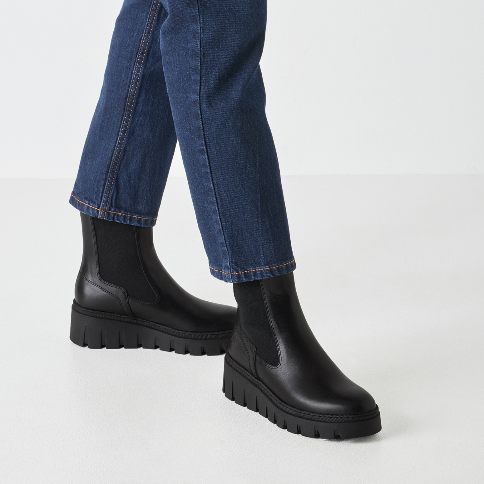 Tamaris Chelseaboots  Stiefelette, Schlupfschuh mit T-Logoprägung