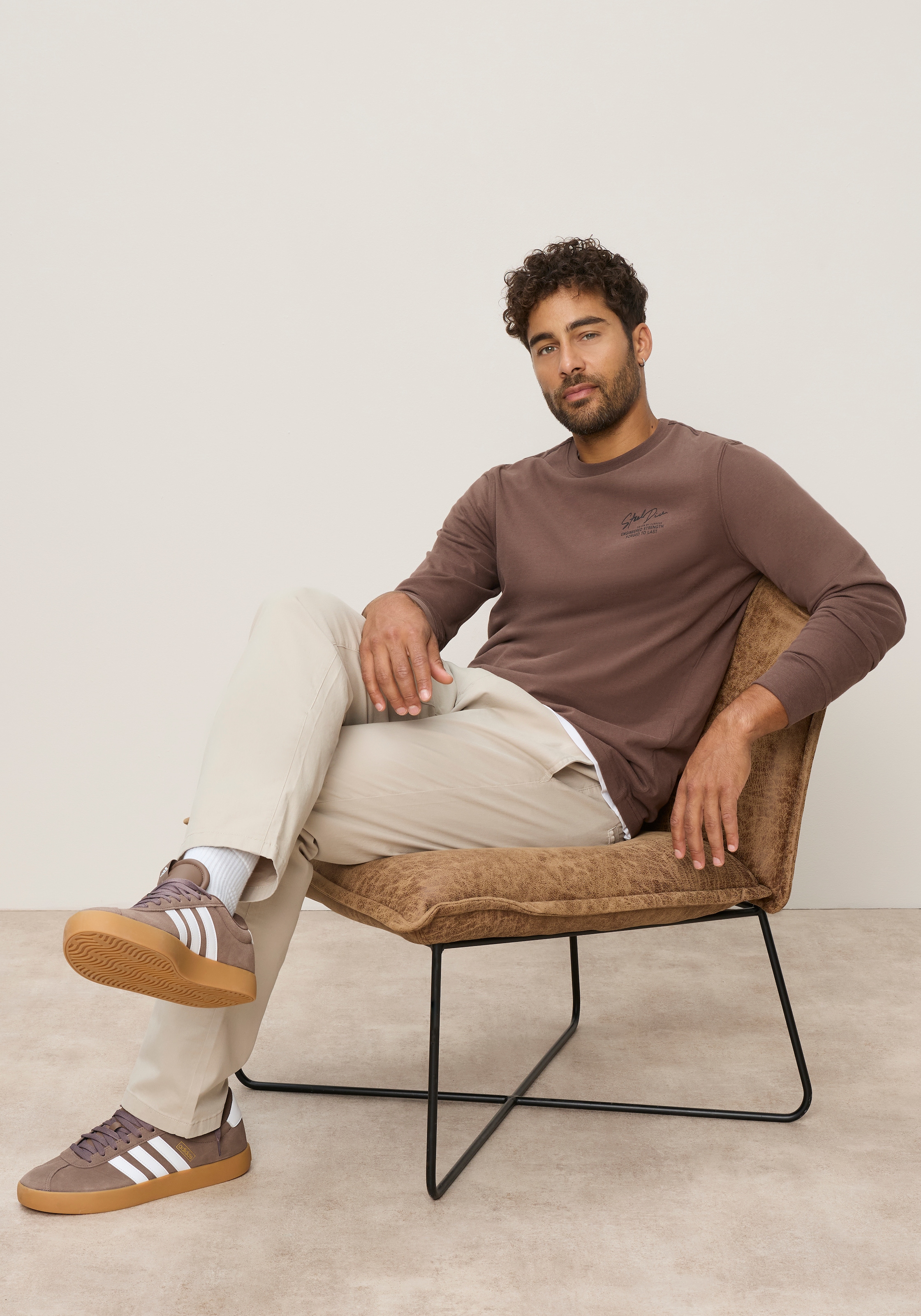 Man's World Rundhalsshirt schmale Passform, mit Langarm, unifarben, mit Print und Stickerei