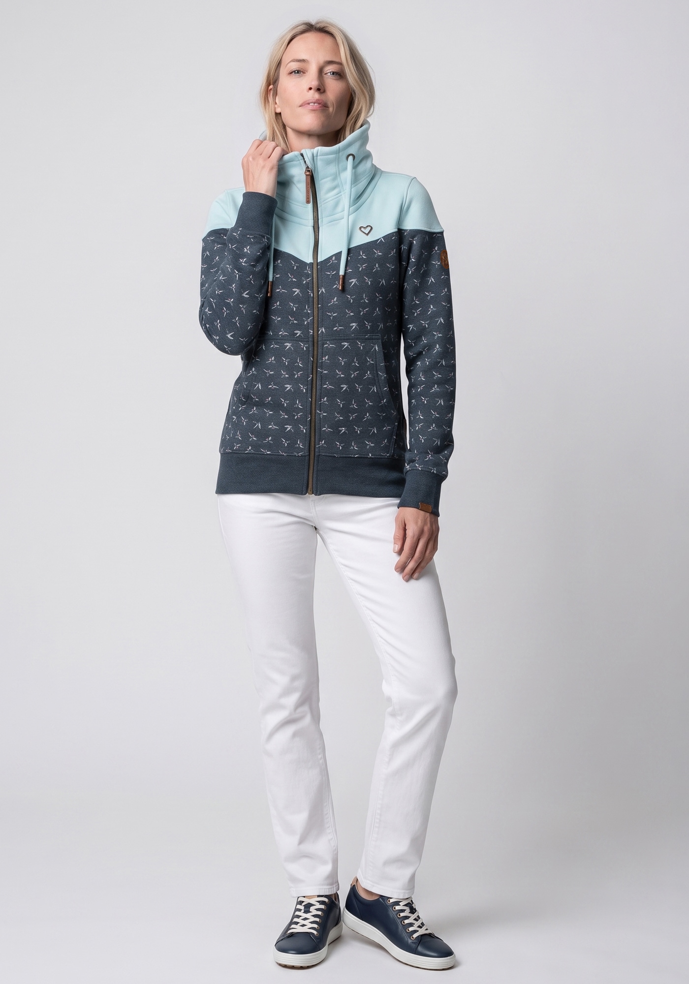 Alife & Kickin Sweatjacke »ValinaAK B« mit hohem regulierbaren Stehkragen in toller Sweat-Qualität