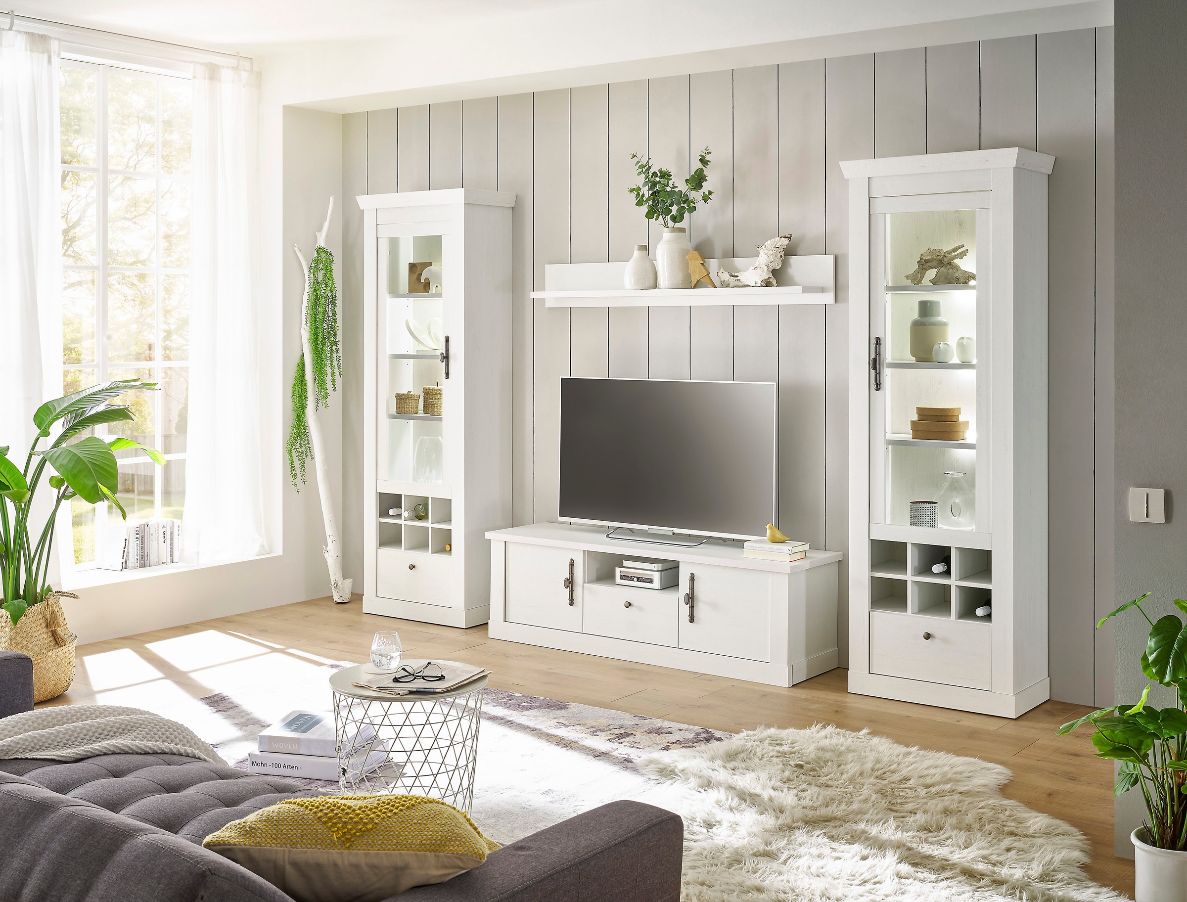Home affaire Wohnwand »RAVENNA«, (4 St.), im romantischen Landhausstil, Griffe aus Metall, Softclose-Funktion