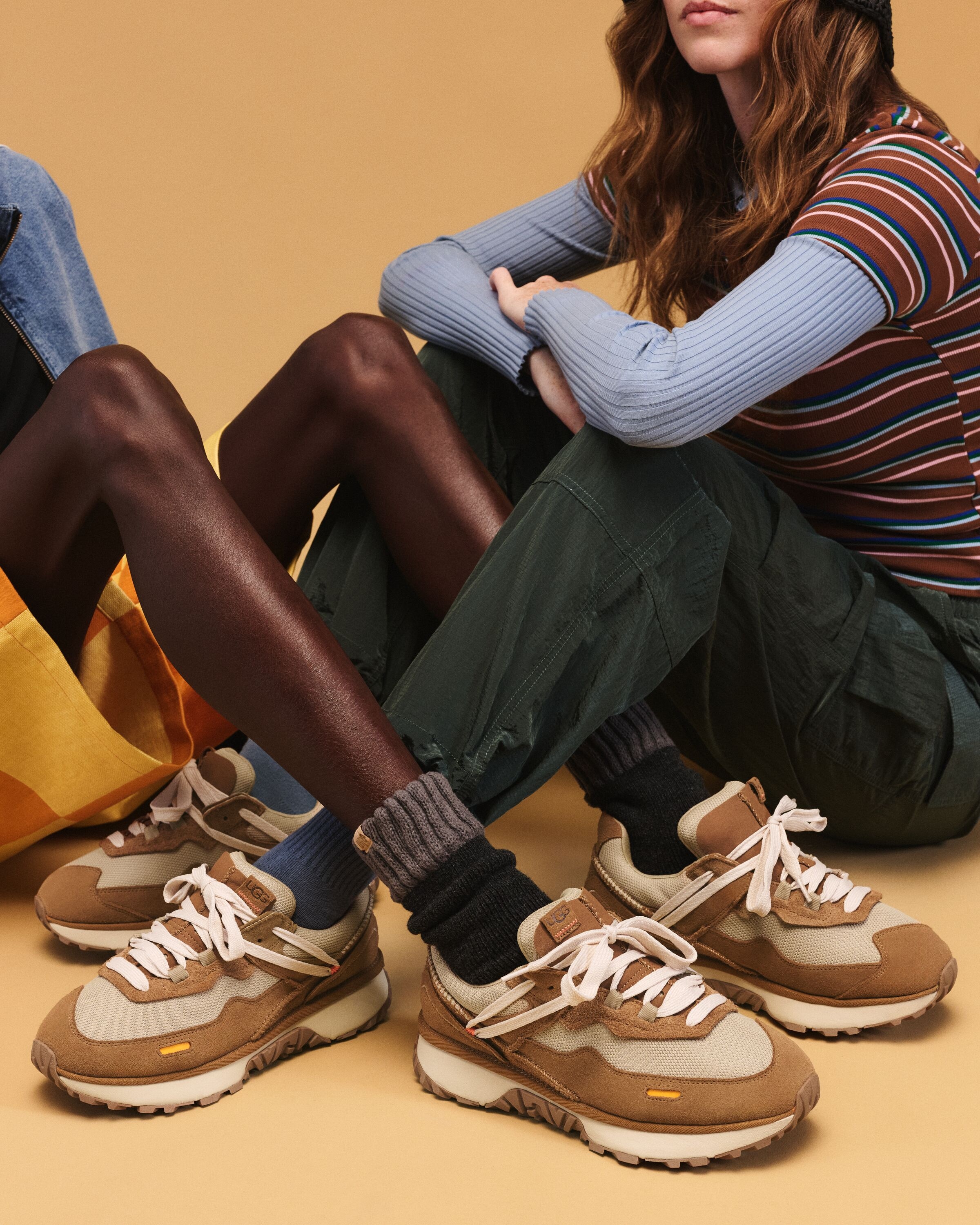 UGG Sneaker »RETROFI LOW«, Chunkysneaker, Plateausneaker mit gepolstertem Schaftrand