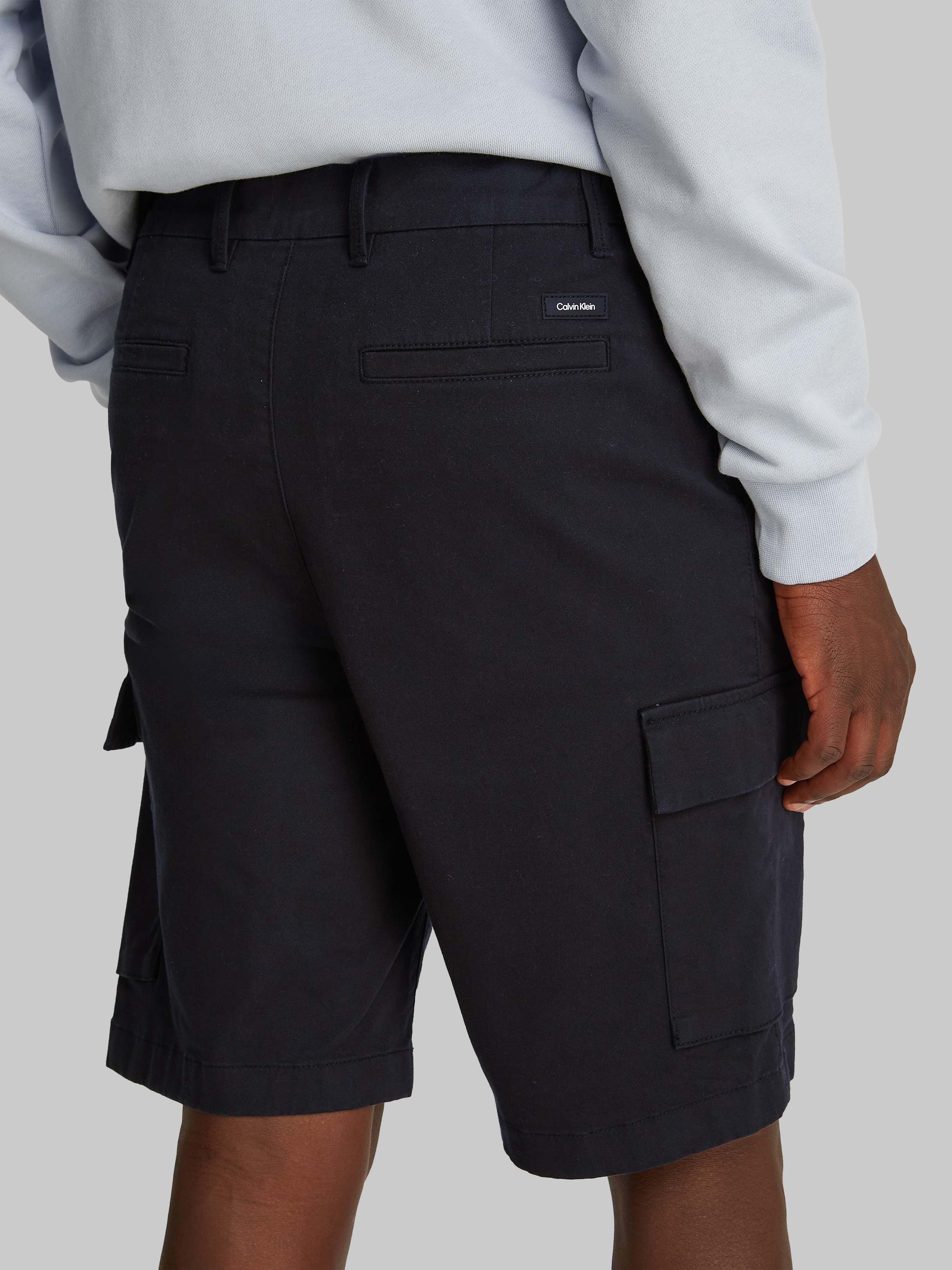 Calvin Klein Cargoshorts »MODERN TWILL CARGO SHORT«, mit Logo-Patch