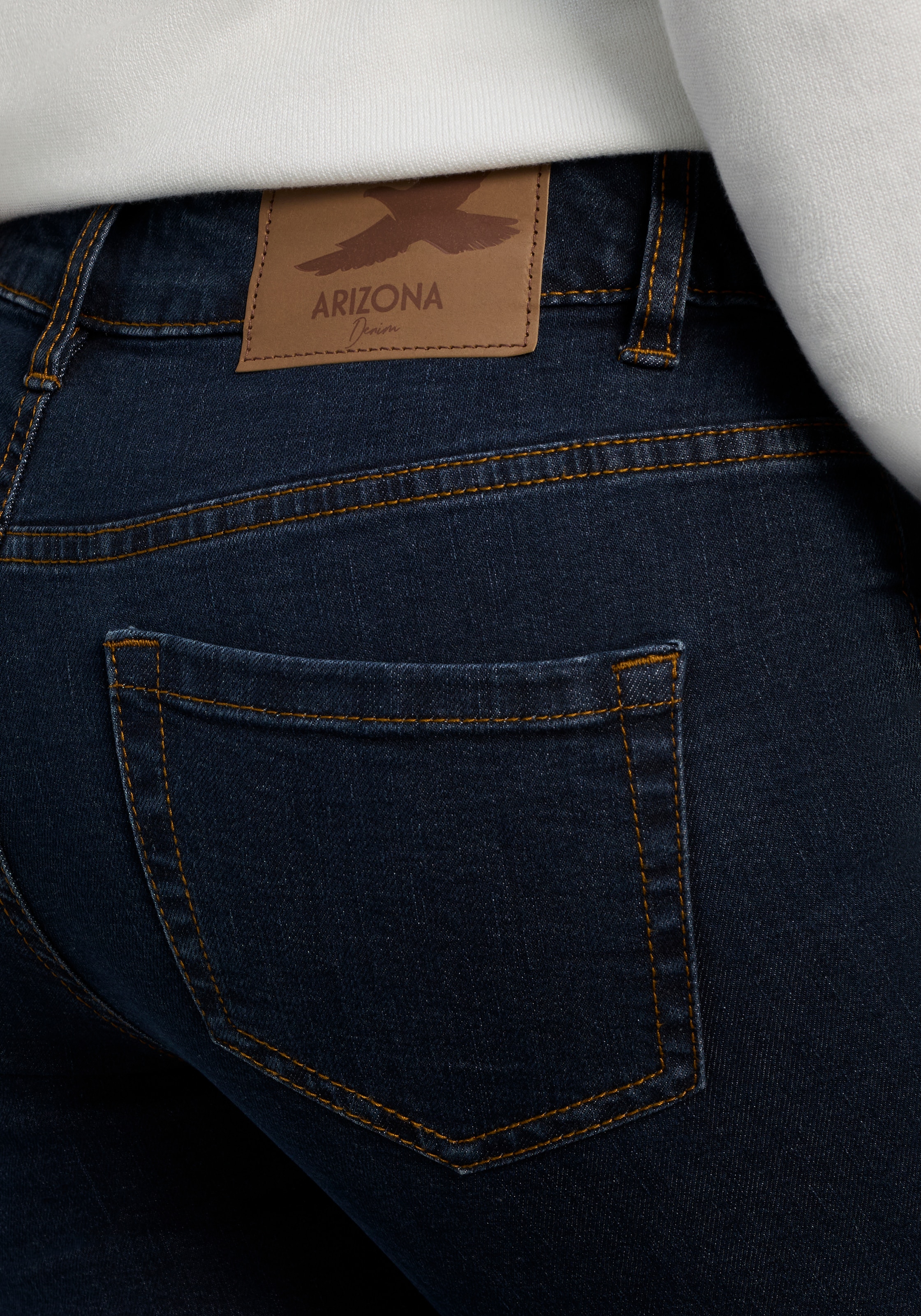 Arizona Slim-fit-Jeans »Bund mit seitlichem Gummizugeinsatz«, schmale Passform, Röhrenjeans, Used-Waschung, hohe Leibhöhe
