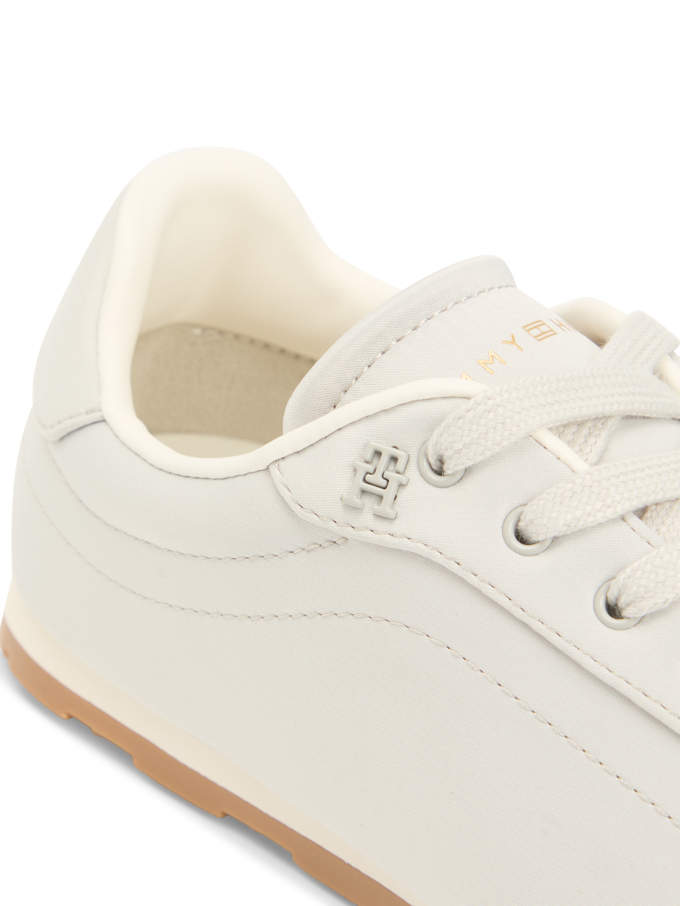 Tommy Hilfiger Sneaker »TH BELLA LOW RUNNER SATIN«  Freizeitschuh, Halbschuh, Schnürer mit seitlichem TH-Logo