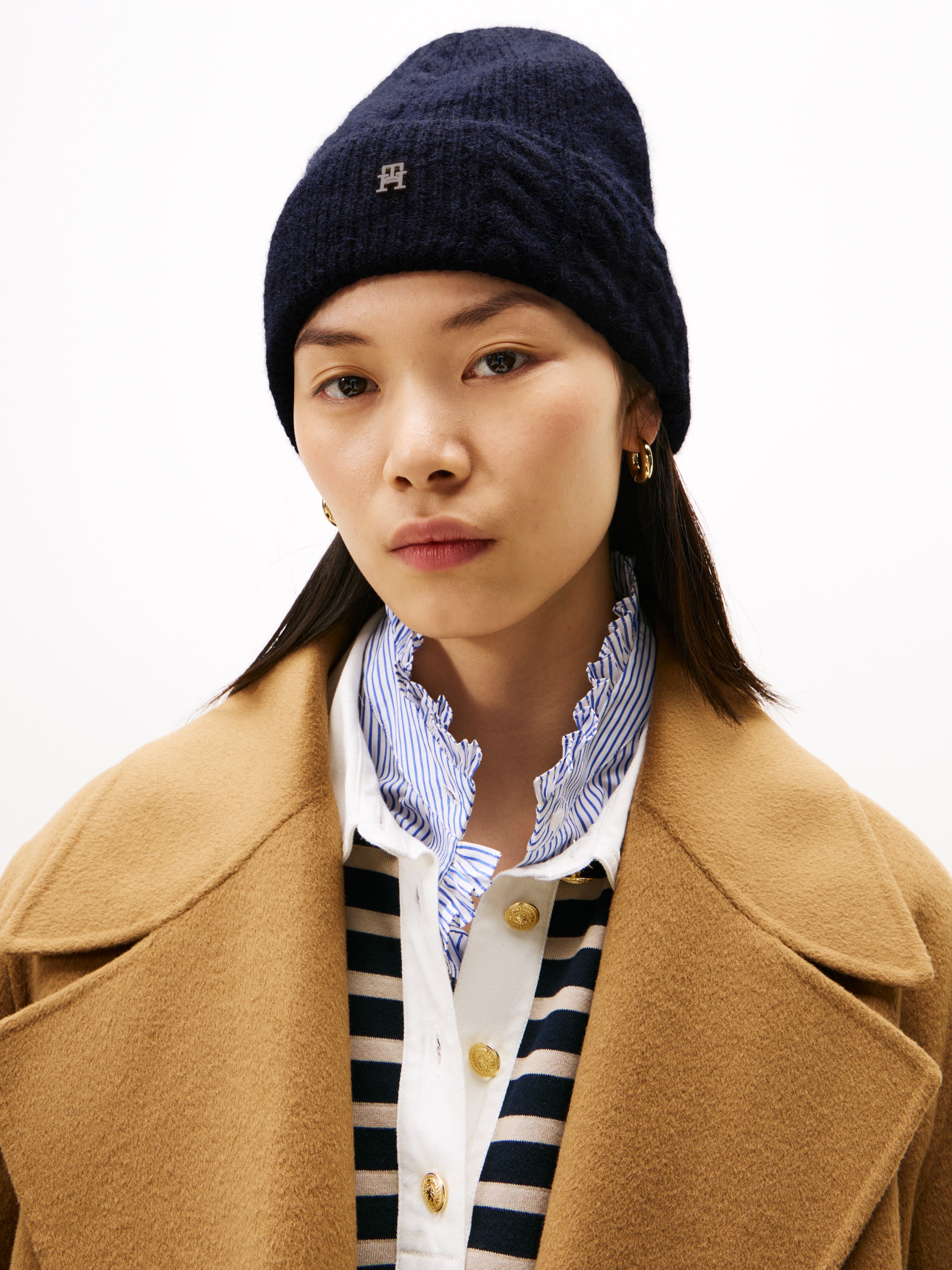 Tommy Hilfiger Beanie »TH ELEVATED CHIC FLUFFY«, flauschig, mit Wolle, ca. 25x21 cm