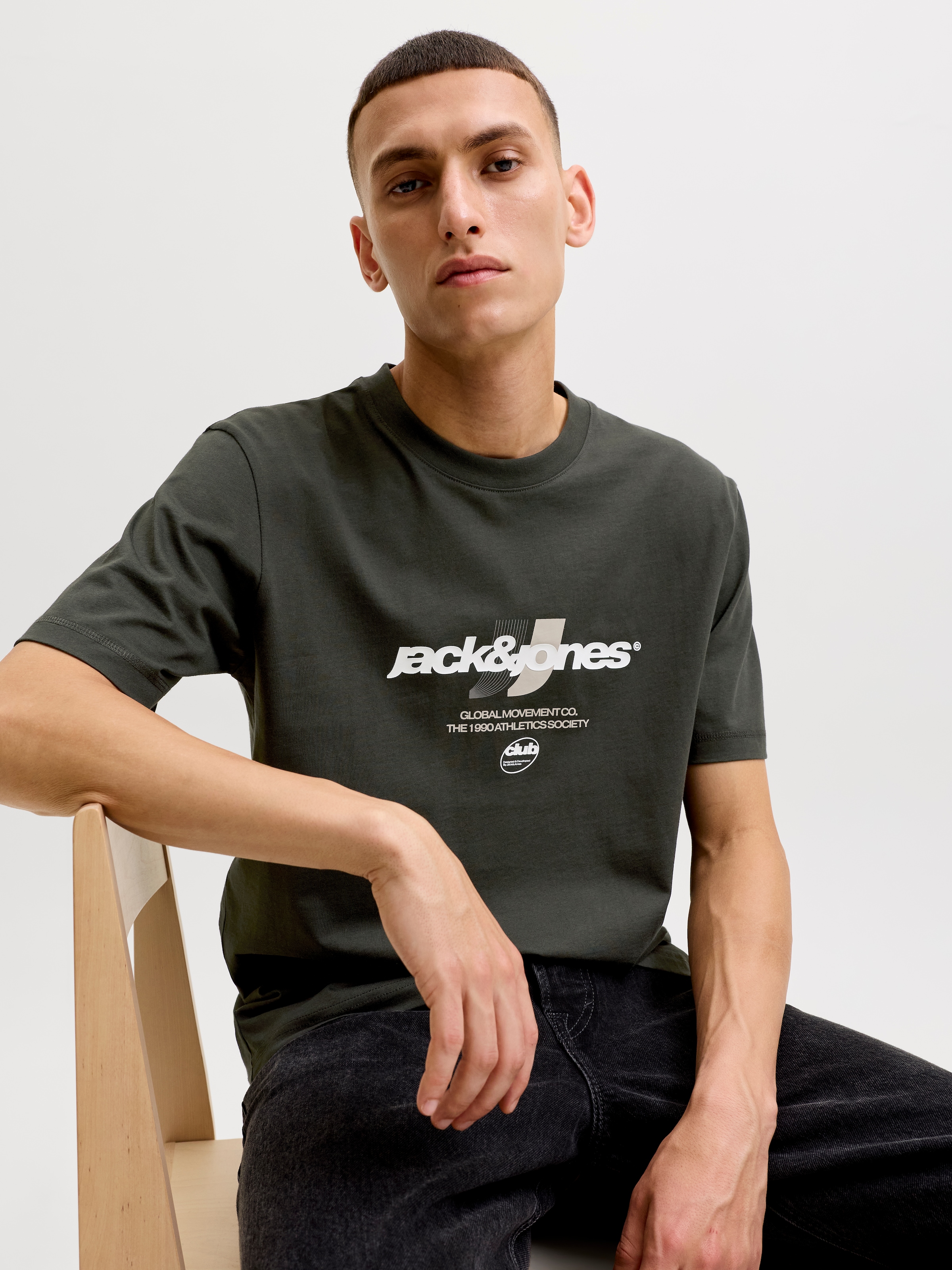 Jack & Jones Rundhalsshirt »JCOCLUB GRAPHIC FRONT PRINT TEE SS CN« Baumwolle, regular fit