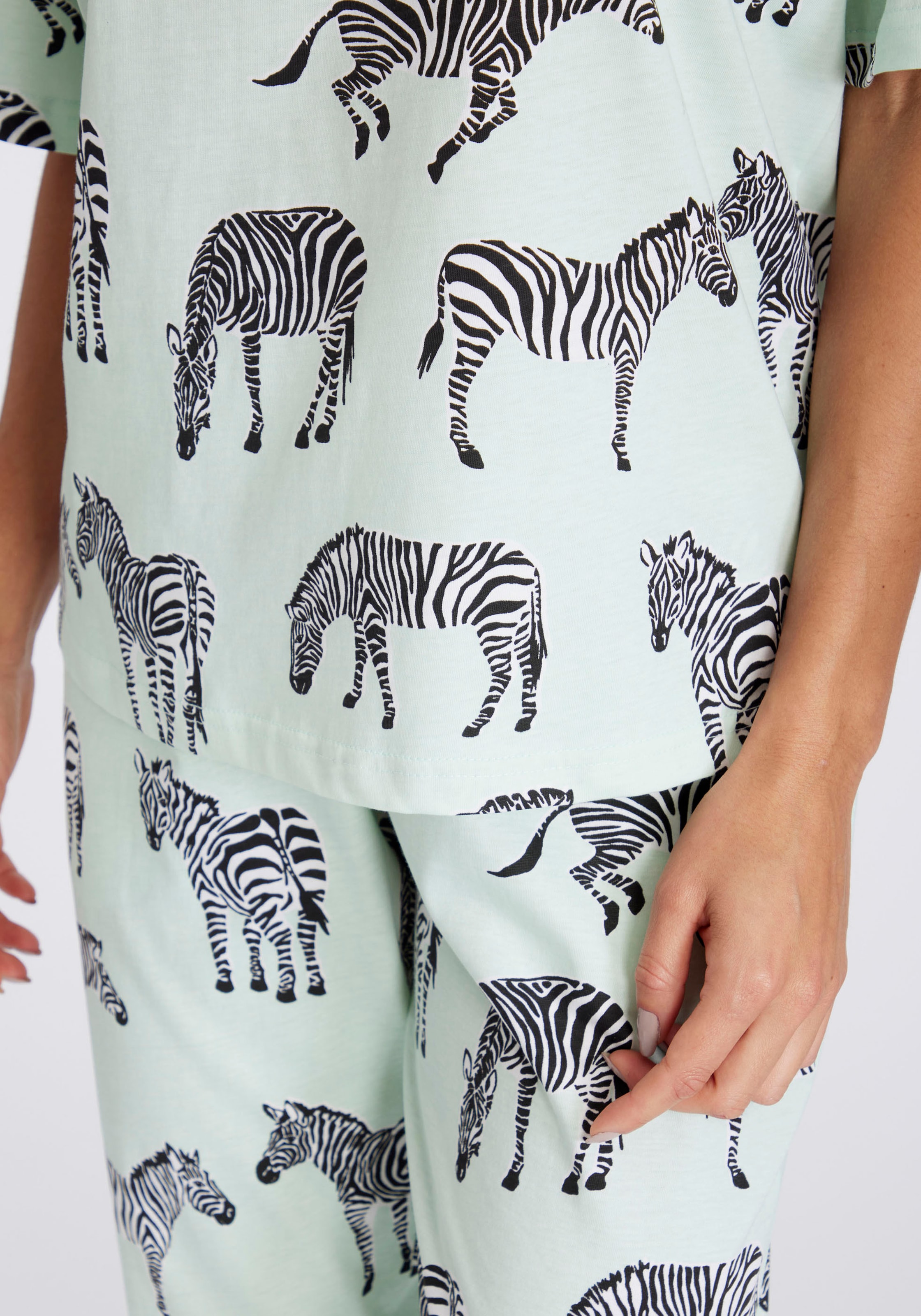 Vivance Dreams Pyjama, (2 tlg.), mt Animal Alloverprint