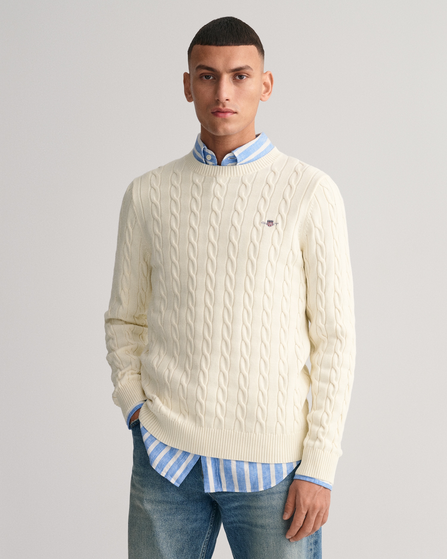 Gant Strickpullover »COTTON CABLE C-NECK«, mit Wappen-Logostickerei auf der Brust