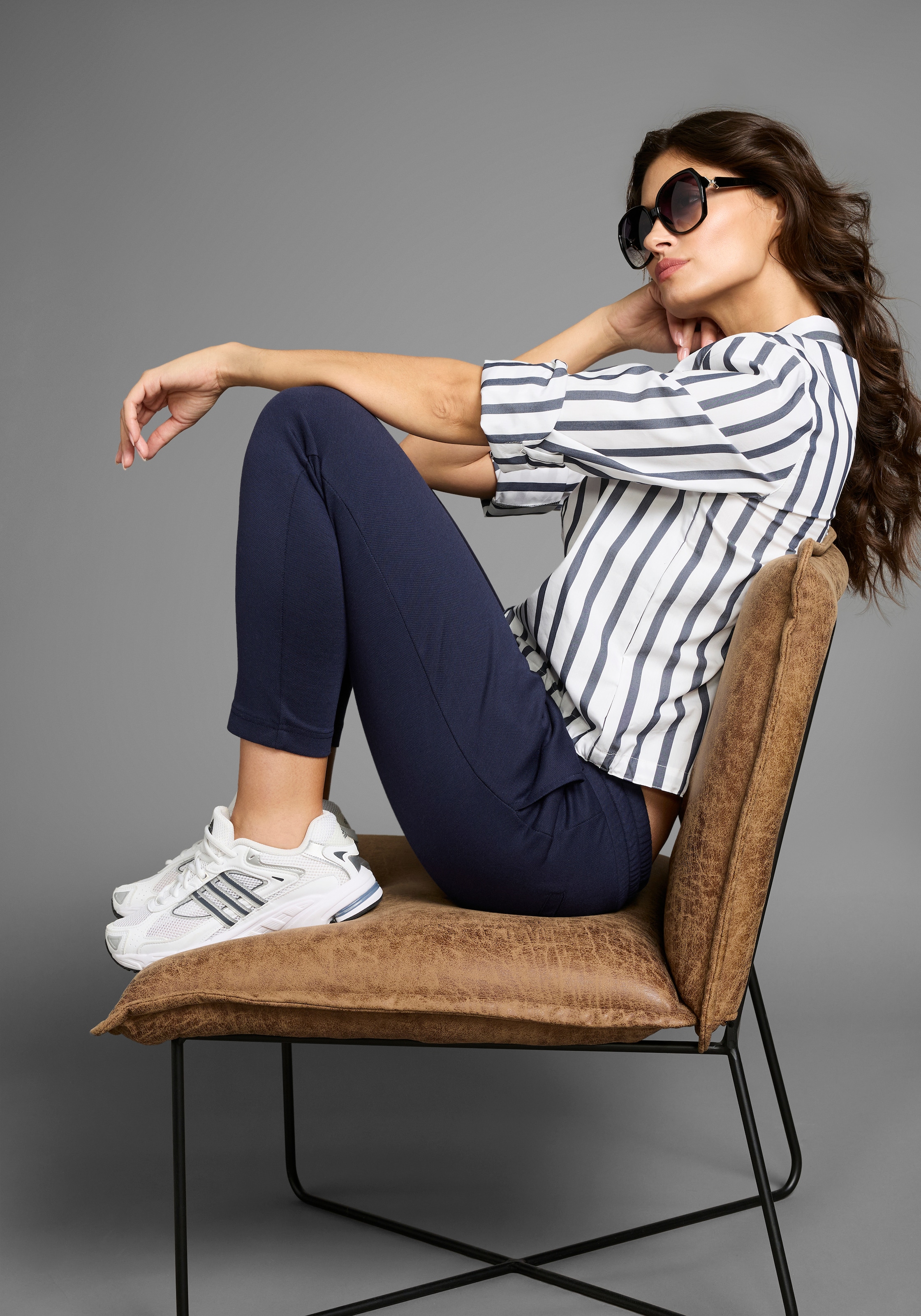 Laura Scott Sonnenbrille, für Damen mit dezentem Zierstein am Bügel - NEW