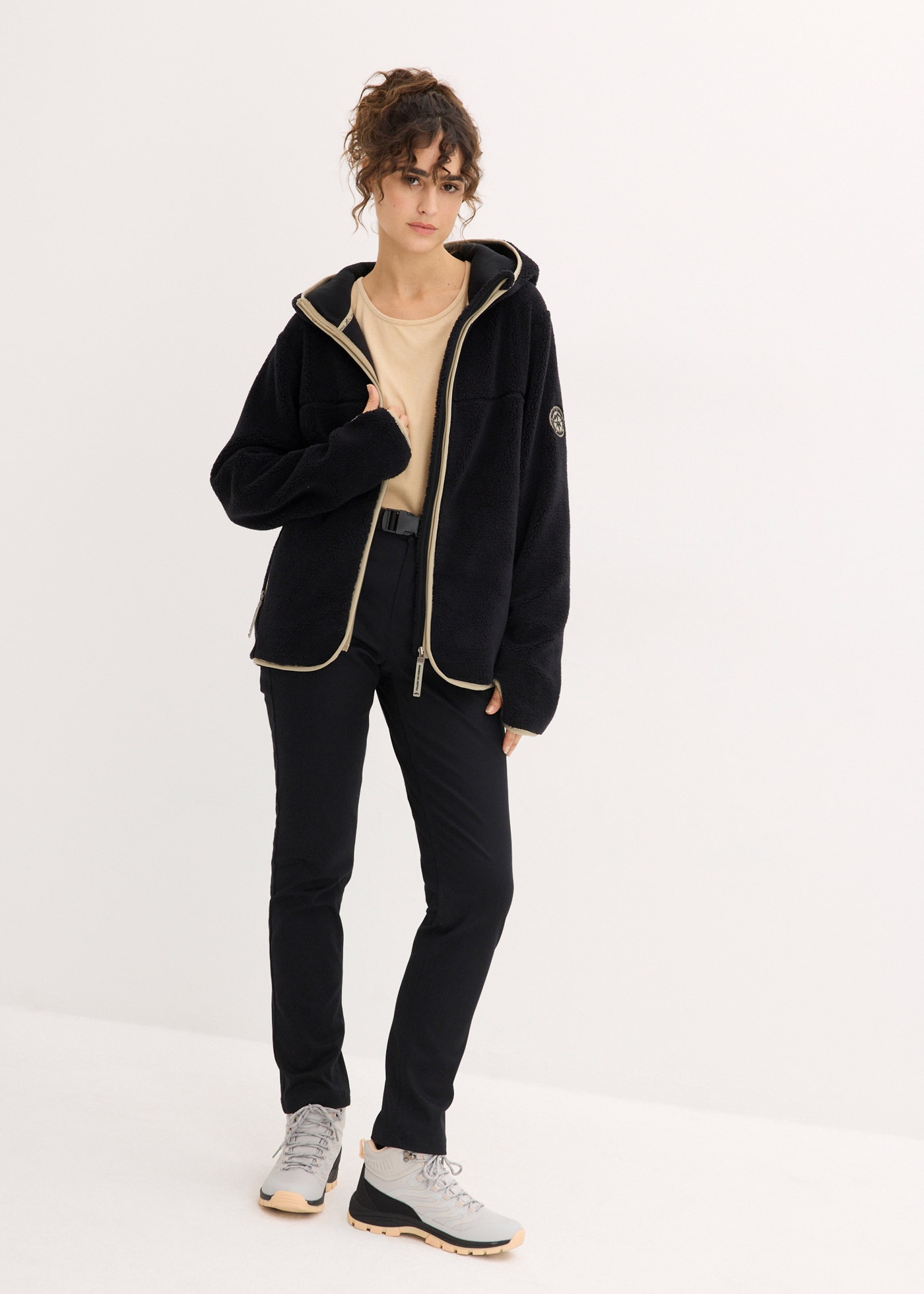 bonprix Fleecejacke mit Kapuze Winterjacke mit Teddy-Fleece und Kapuze