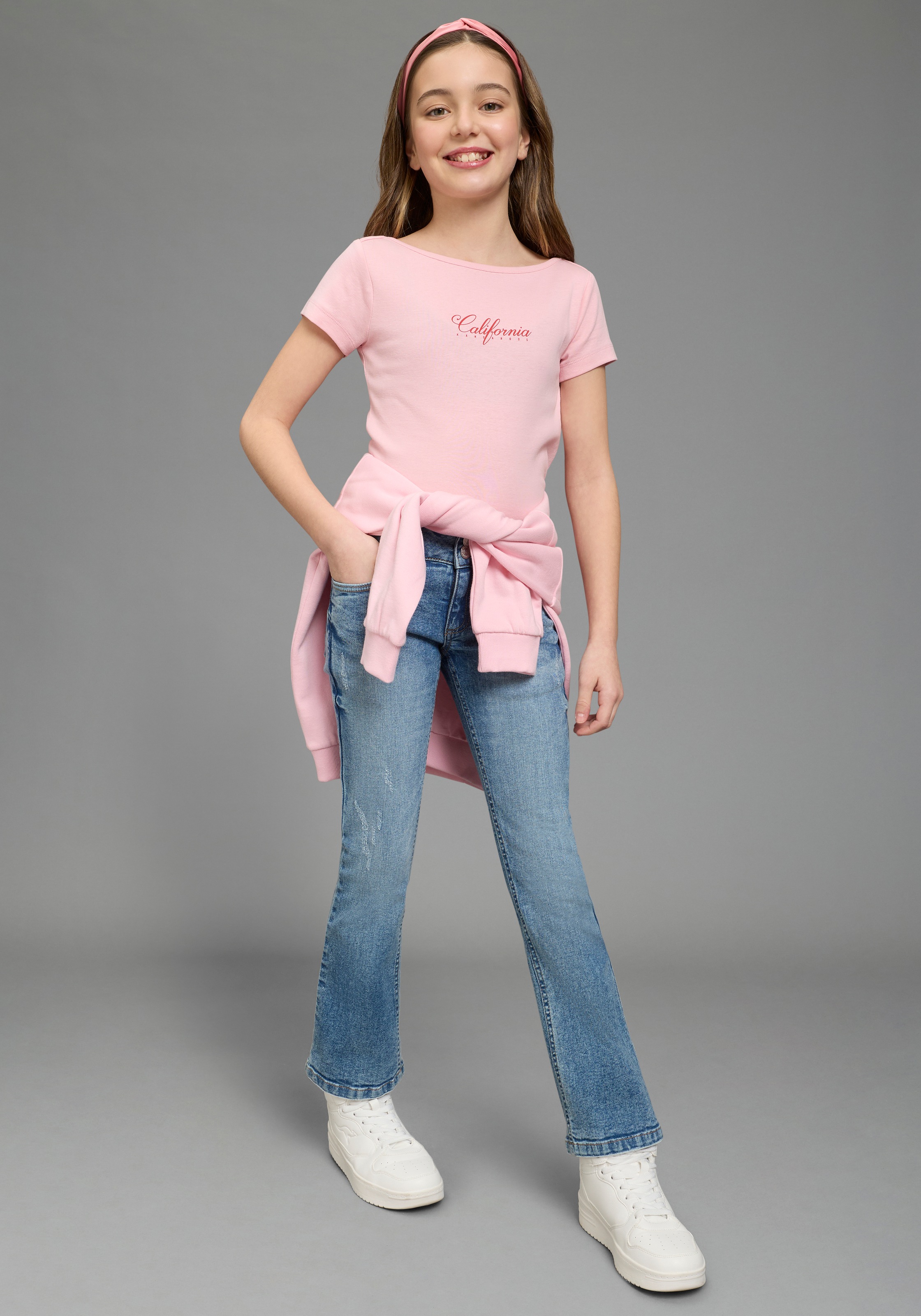 KangaROOS T-Shirt »2er Pack T-Shirts mit modischen Ausschnitt« Packung, 2, 2 tlg. Basic Schnitt, Kurzarm, U-Boot-Ausschnitt, aus Baumwolle