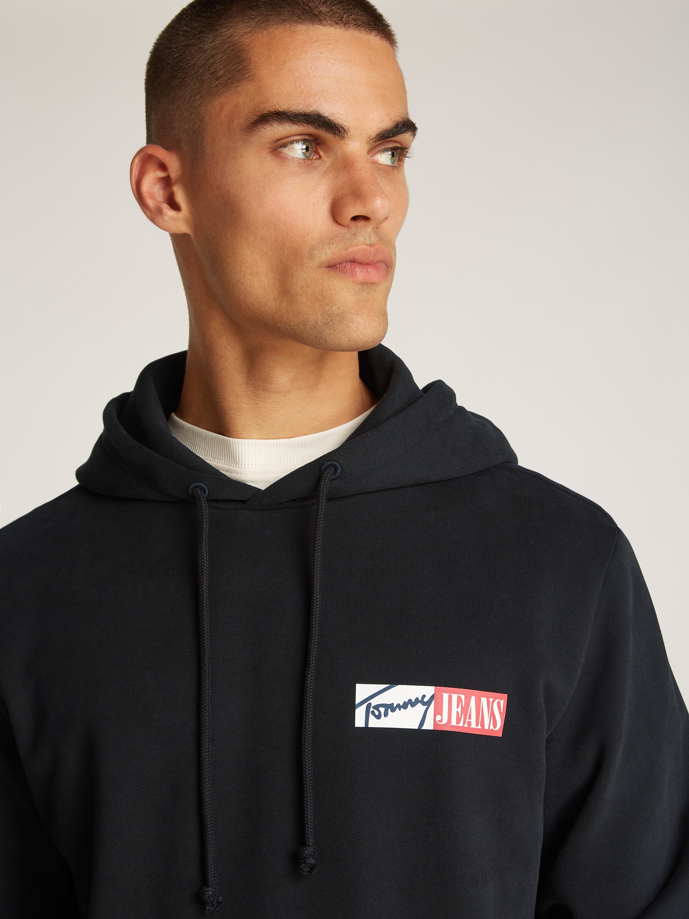 Tommy Jeans Plus Hoodie »TJM REG ENTRY GRAPHIC HOODIE EXT«, in Großen Größen, Logodruck, Kängurutasche
