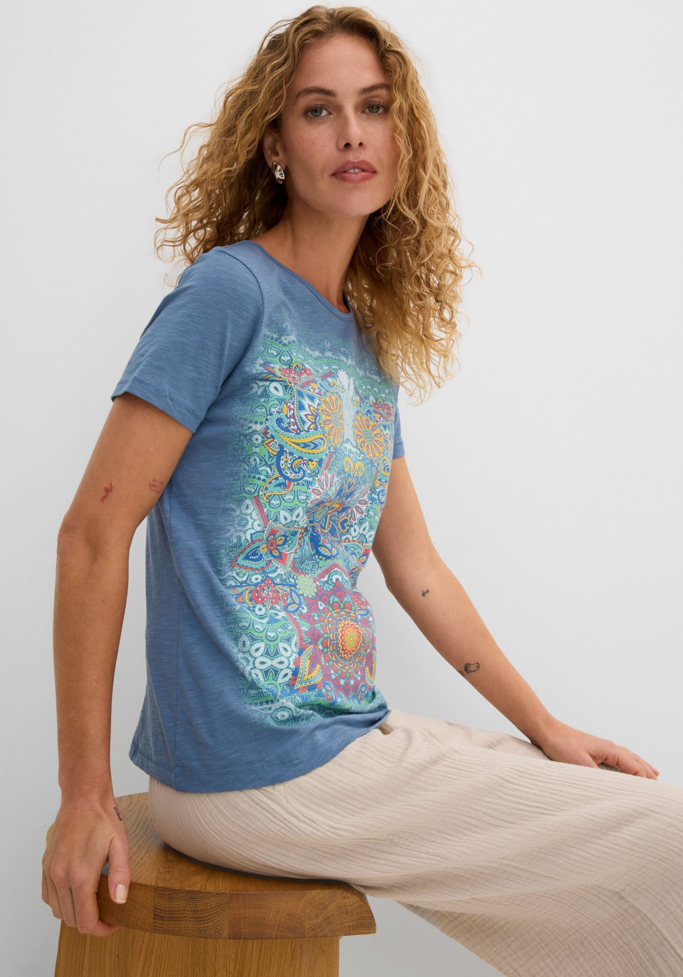 bonprix T-Shirt »T-Shirt aus reiner Baumwolle« Regular Fit, Kurzarm, aus Baumwolle, mit farbenfrohem Print