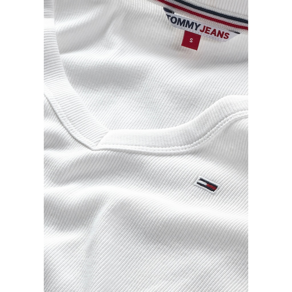 Tommy Jeans Langarmshirt »TJW BBY CRP ESSENTIAL RIB V LS«, mit gesticktem Tommy Jeans Logo-Flag