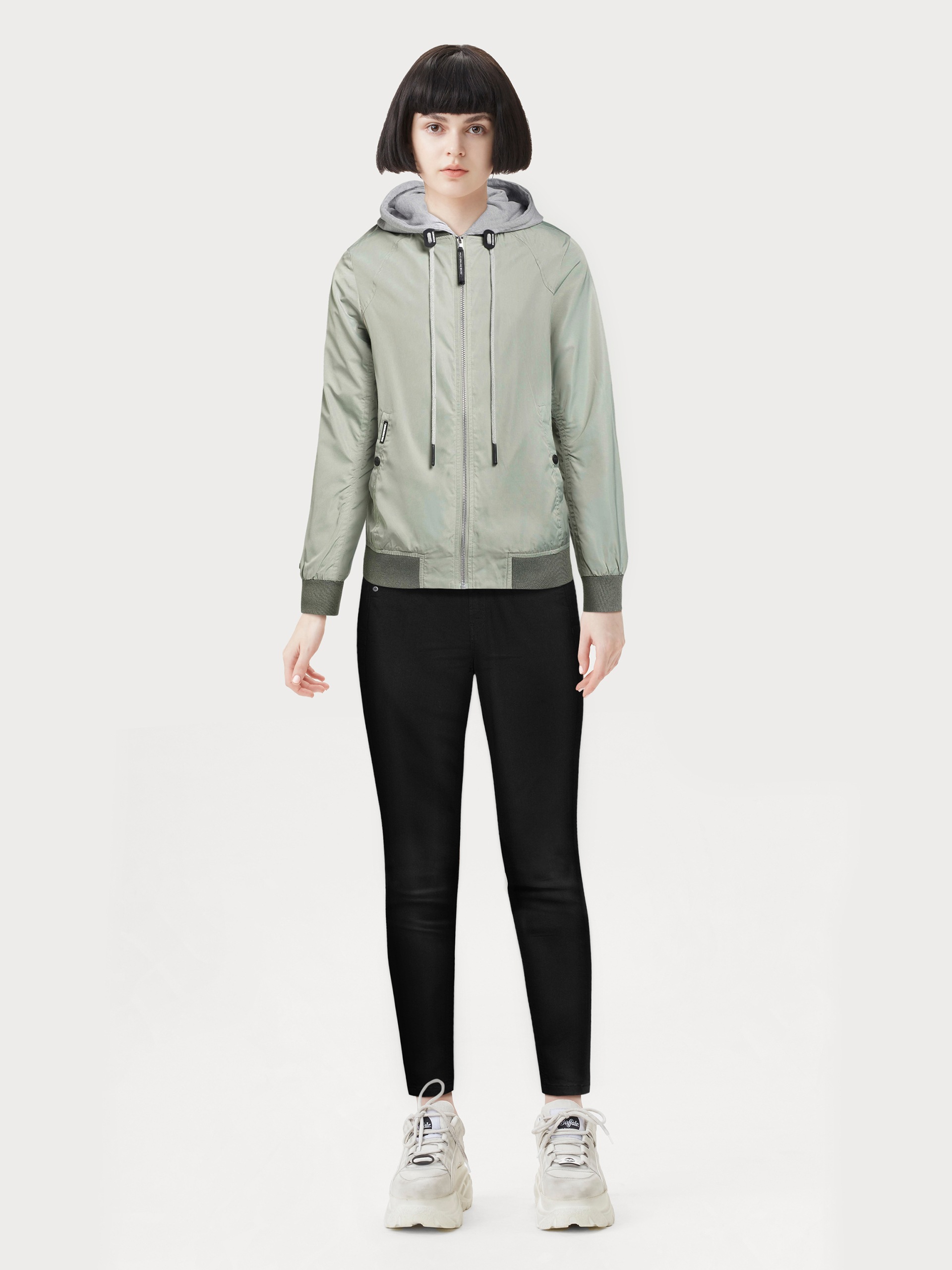 Tommy Jeans Skinny-fit-Jeans »Nora Mid Rise Skinny Fit«, mit Tommy Jeans Logo-Badge & Stickereien