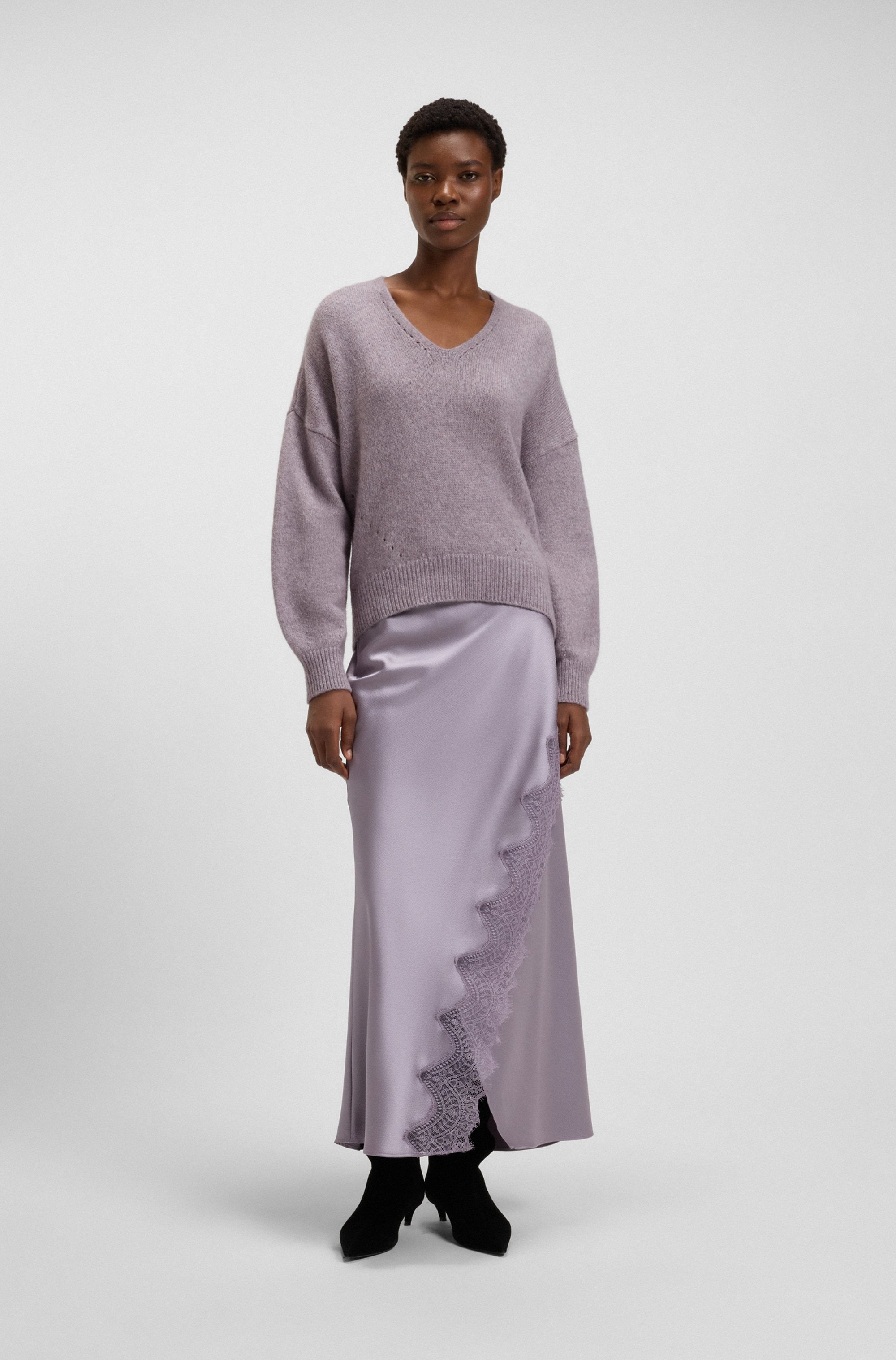 BOSS ORANGE Strickpullover »Fondyssa Premium Damenmode«, im Relaxed Fit, V-Ausschnitt