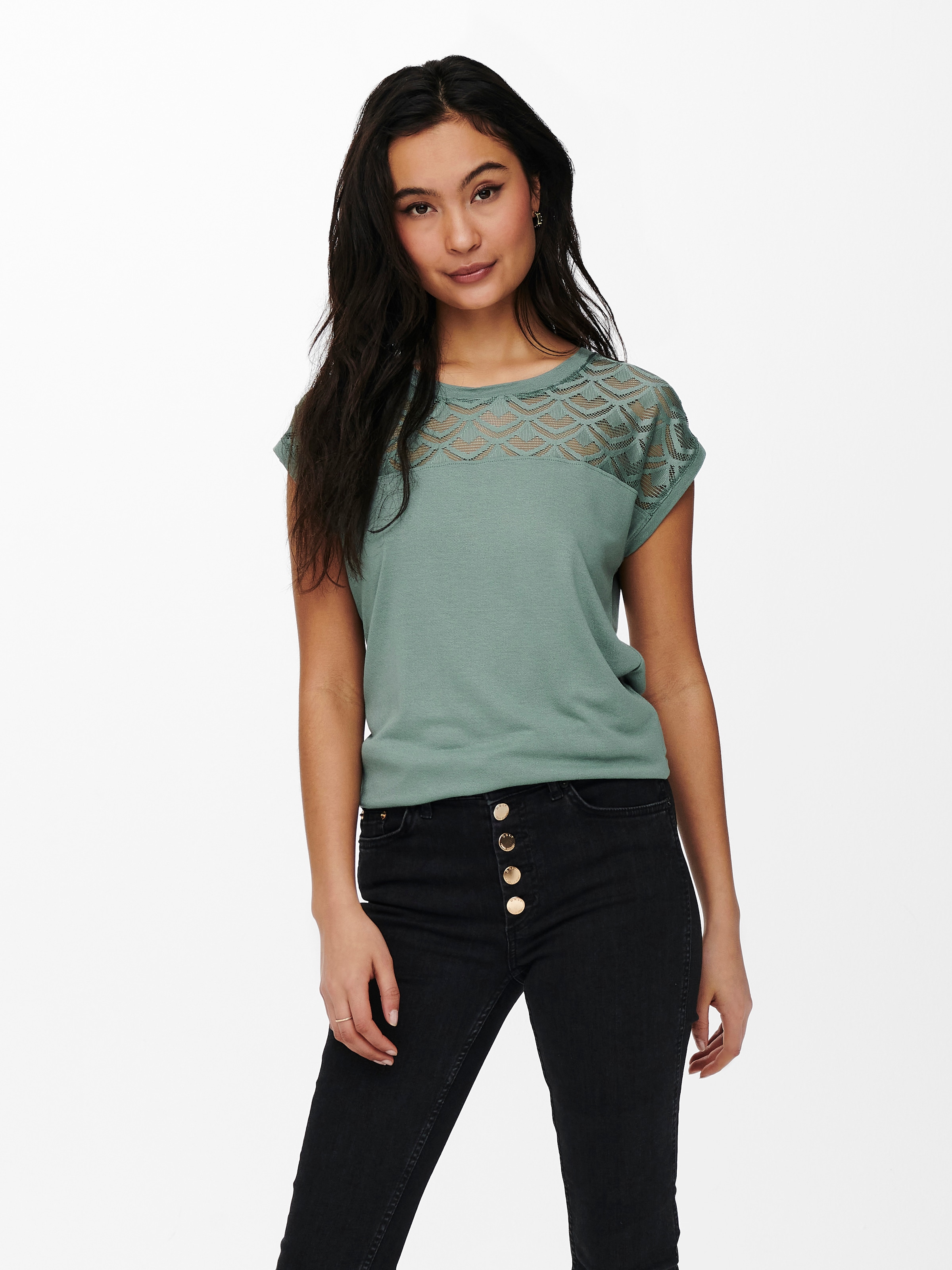 ONLY Spitzenshirt »ONLNICOLE – Spitzendetails für eleganten Auftritt im Alltag« figurbetont, Jersey, Viskose, Rundhals, unifarben