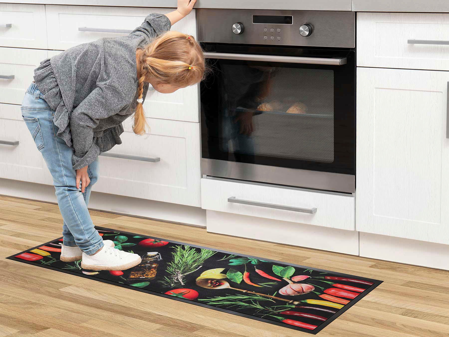 Primaflor-Ideen in Textil Küchenläufer »CHILI HERBS, Made in Belgium«, rechteckig, 6,5 mm Höhe, Chili-Kräuter Motiv, Größe 50x150 cm, rutschhemmend, Küche