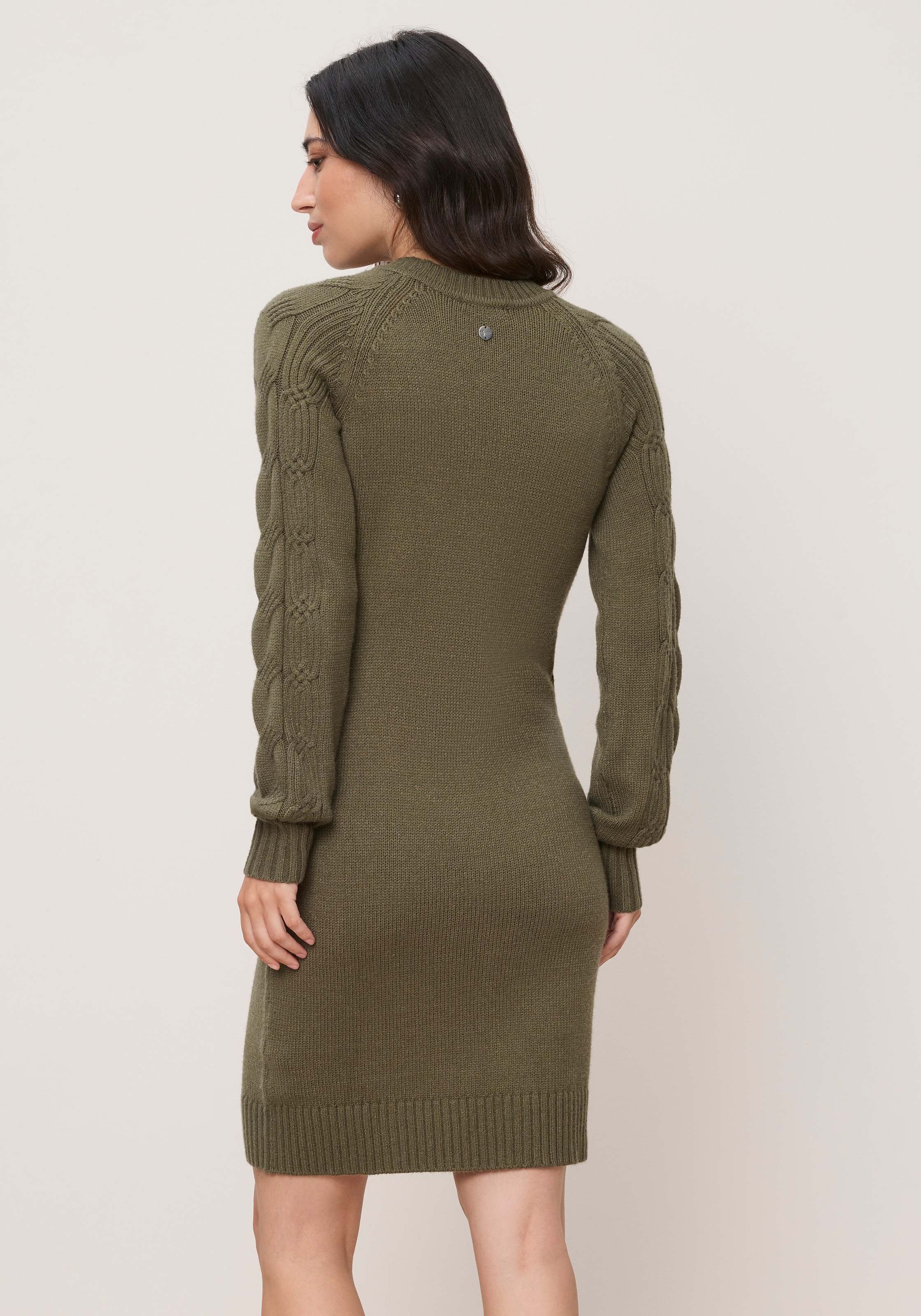 Tamaris Strickkleid »mit Raglanärmeln und Zopfmuster« aus weicher Viskosemischung