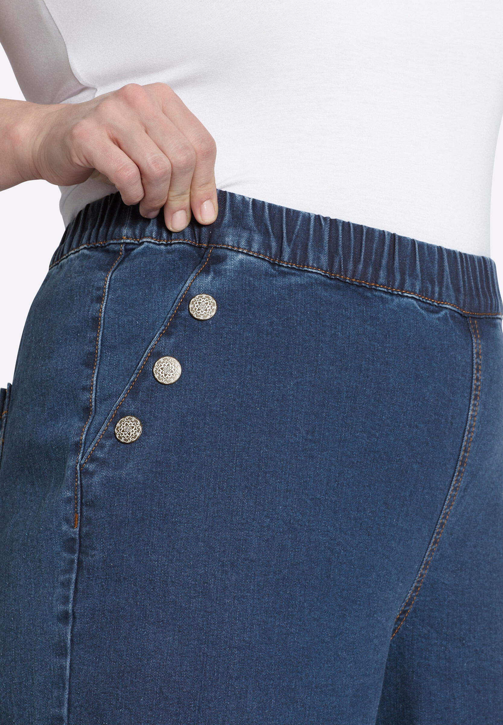 Sheego Bequeme Jeans »Jeans Weite Jeans mit Deko-Knöpfen«