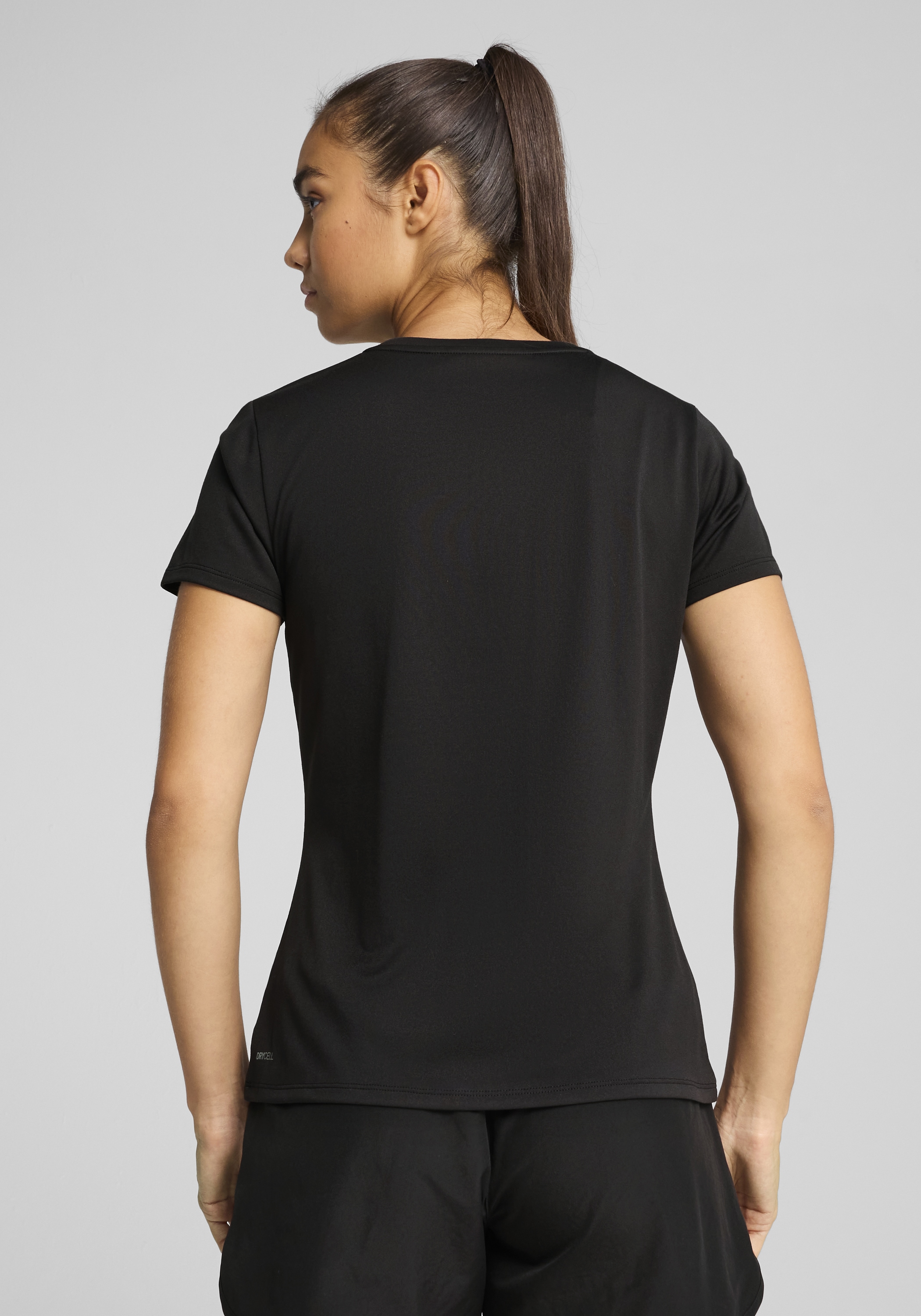 PUMA Trainingsshirt »W TAD ESSENTIAL LOGO TEE« Kurzarm, mit Rundhalsausschnitt, mit seitlichen Belüftungsöffnungen