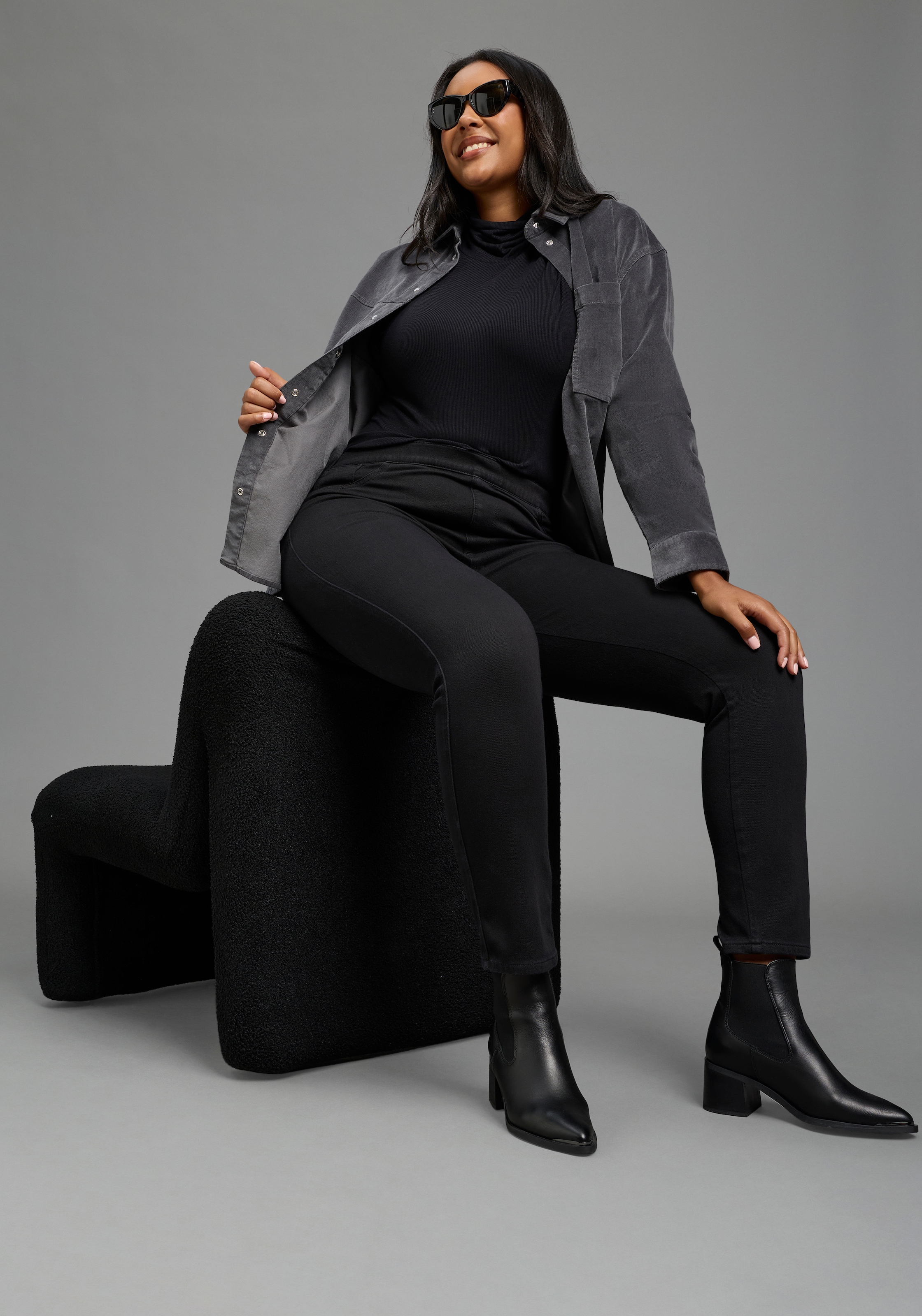 Laura Scott CURVE Jeansjeggings »Große Größen, im 4 Way Stretch, Quer- und Längselastisch« mit Eingrifftaschen, Gesäßtaschen und Coinpocket, lange Schnittform