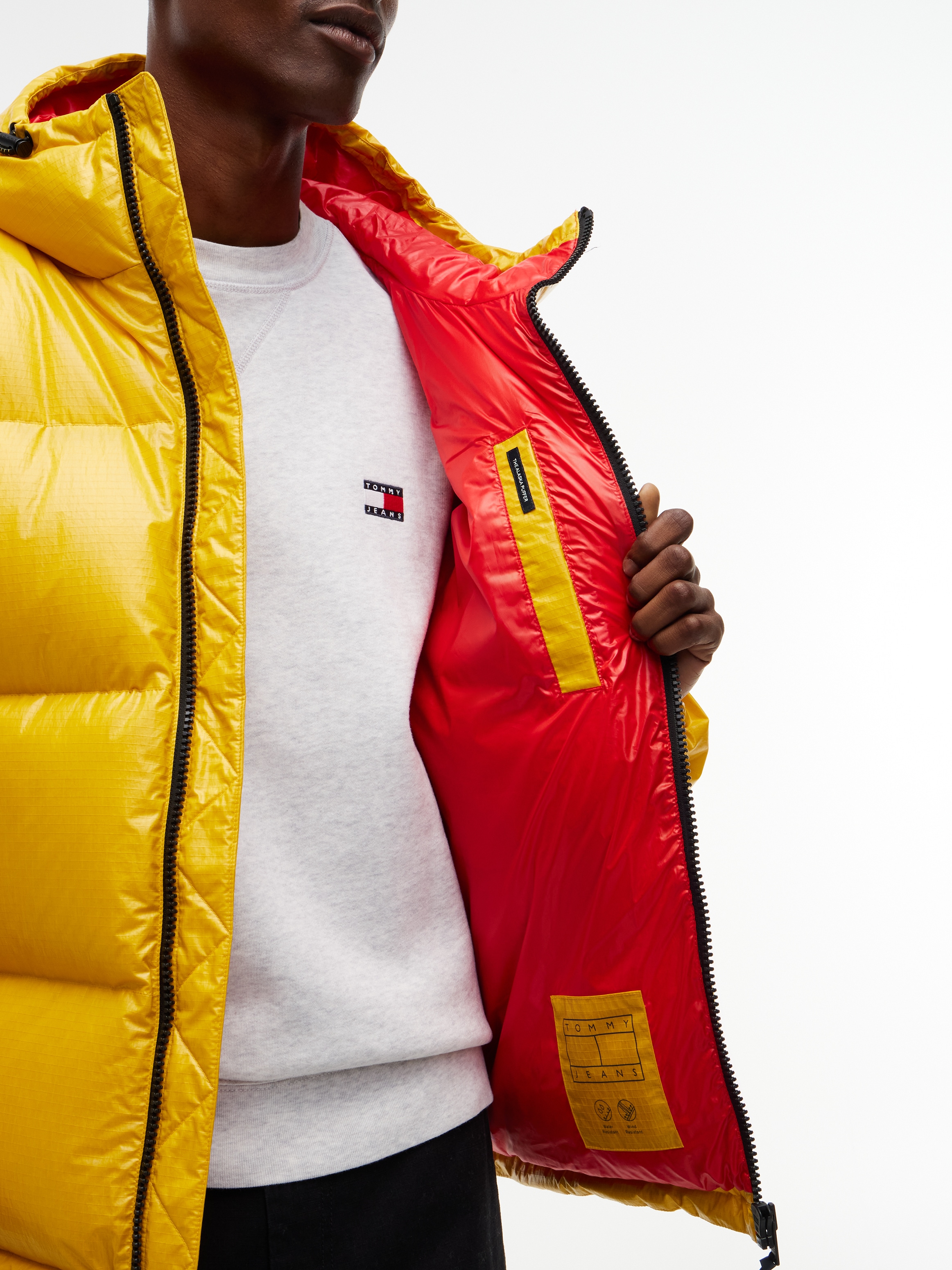 Tommy Jeans Daunenjacke »TJM ALASKA OUTDOORS DOWN« ohne Kapuze mit Daunenfüllung, leicht glänzende Oberfläche