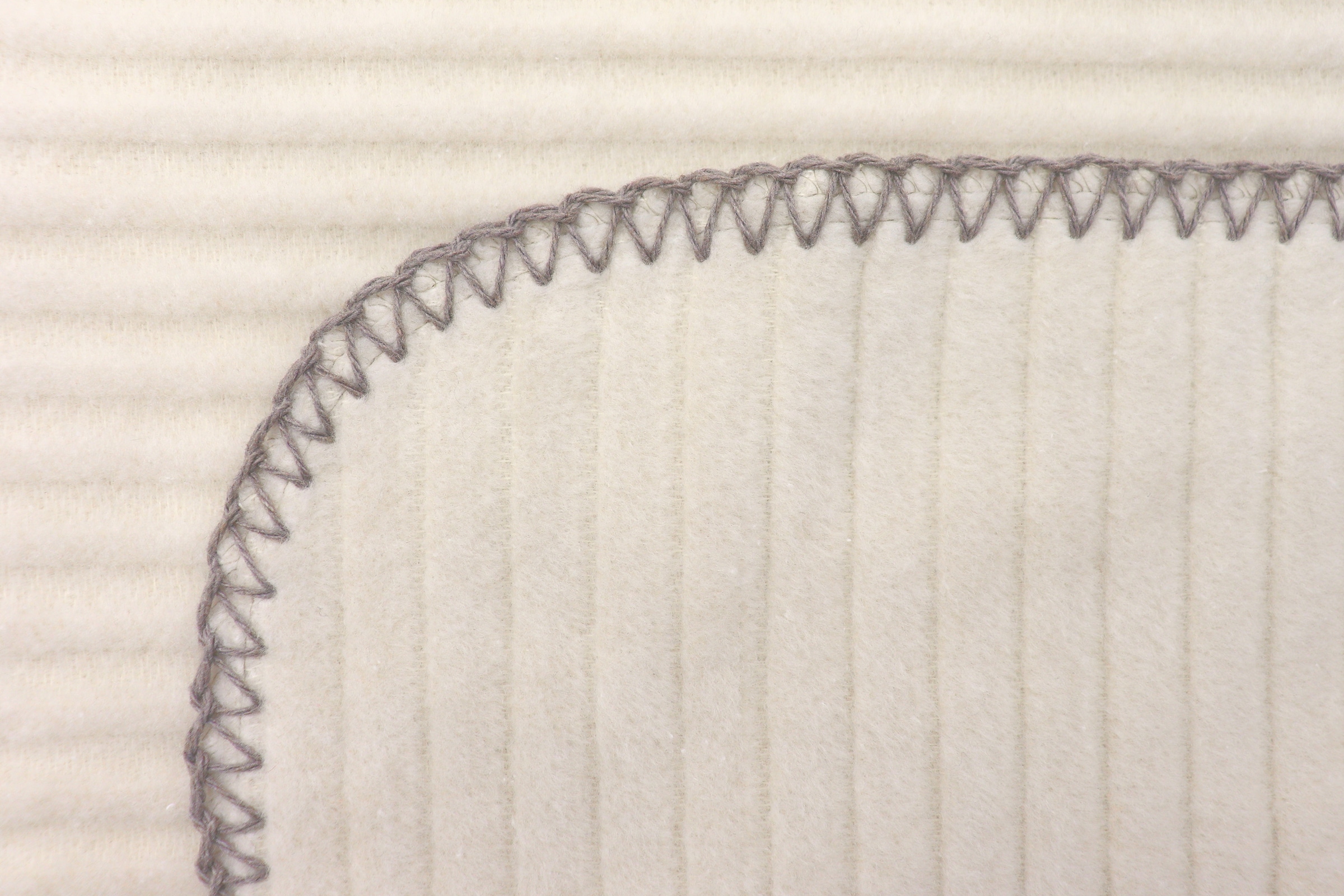 Biederlack Wohndecke »Feel Cord« mit schöner Hoch-Tief-Struktur