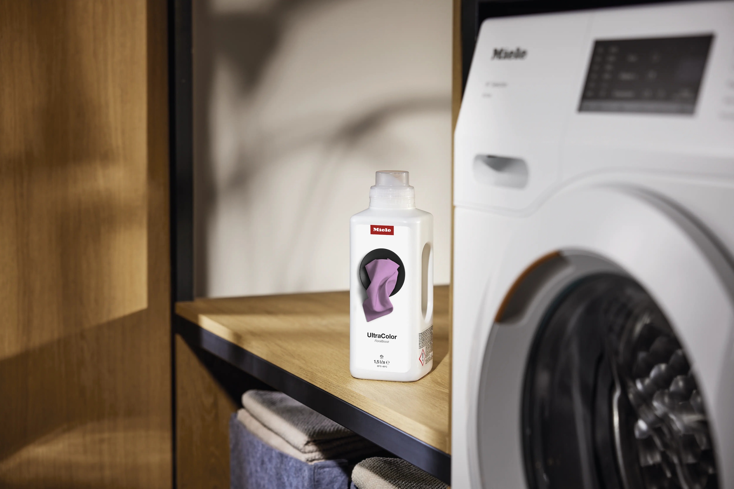 Miele Colorwaschmittel »Aktionsset 4x UltraColor Floral Boost 1,5l«, (Spar-Set, 4 St.)