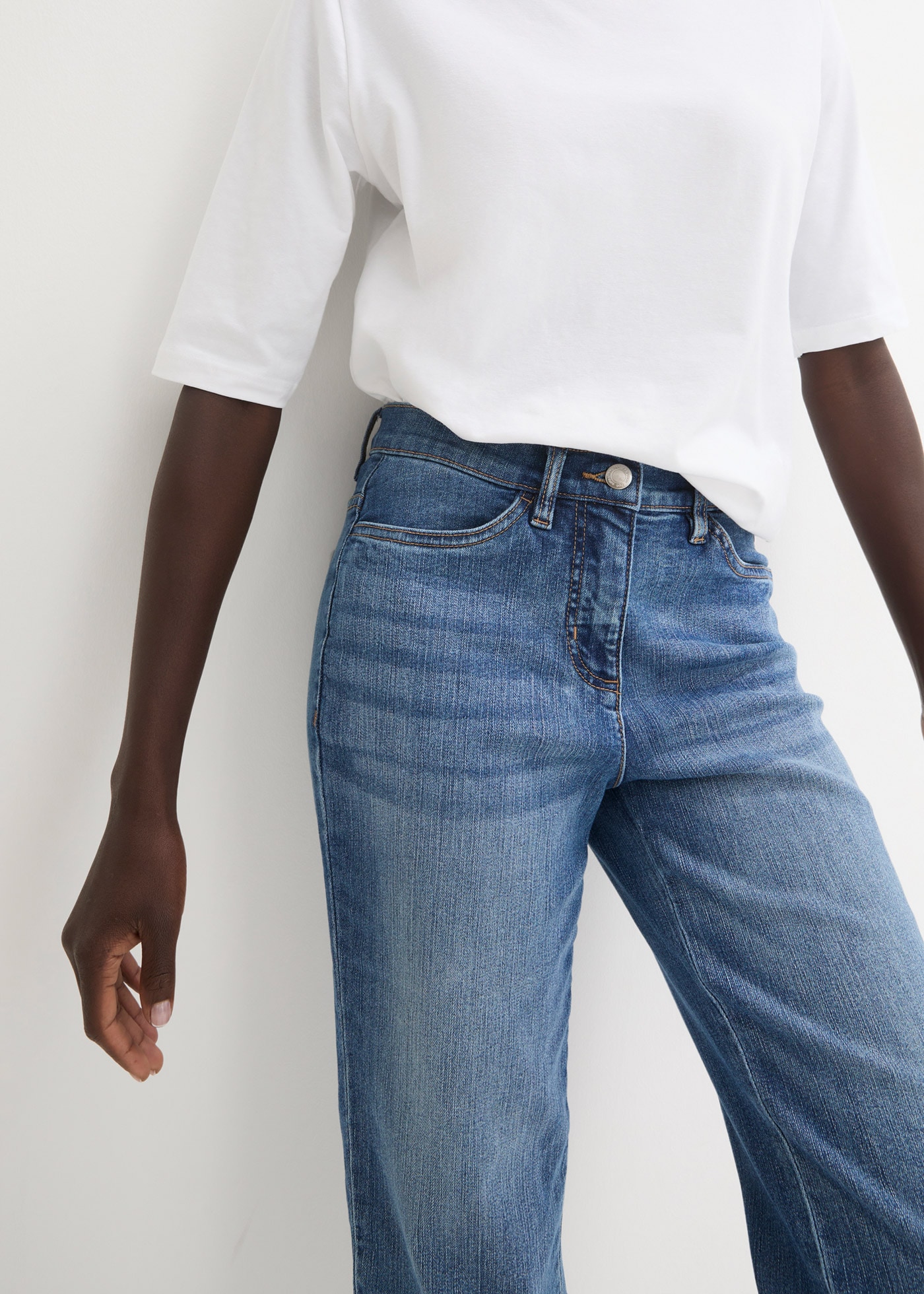 bonprix Caprijeans Slim Fit Passform, Capri-Länge, mit Stickerei