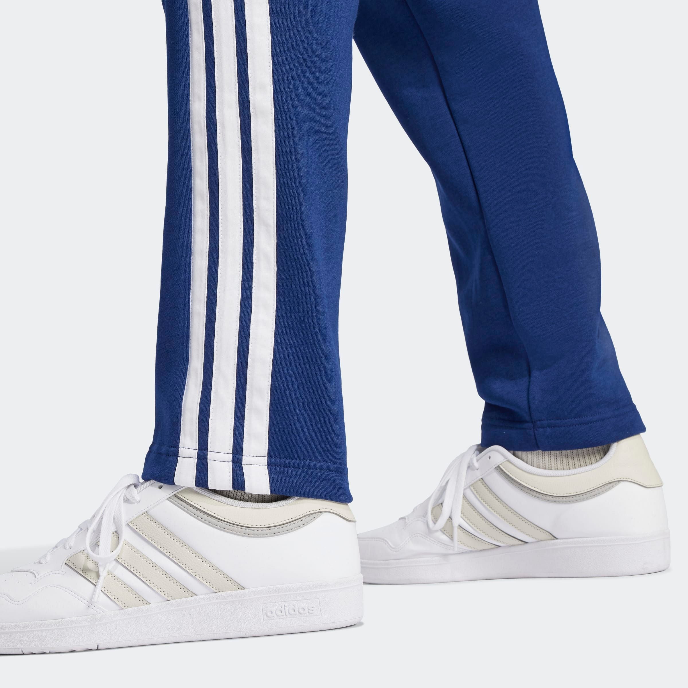adidas Sportswear Sporthose »ESSENTIALS 3-STREIFEN OPEN HEM«  aus Baumwolle, Polyester und Viskose, offener Saum