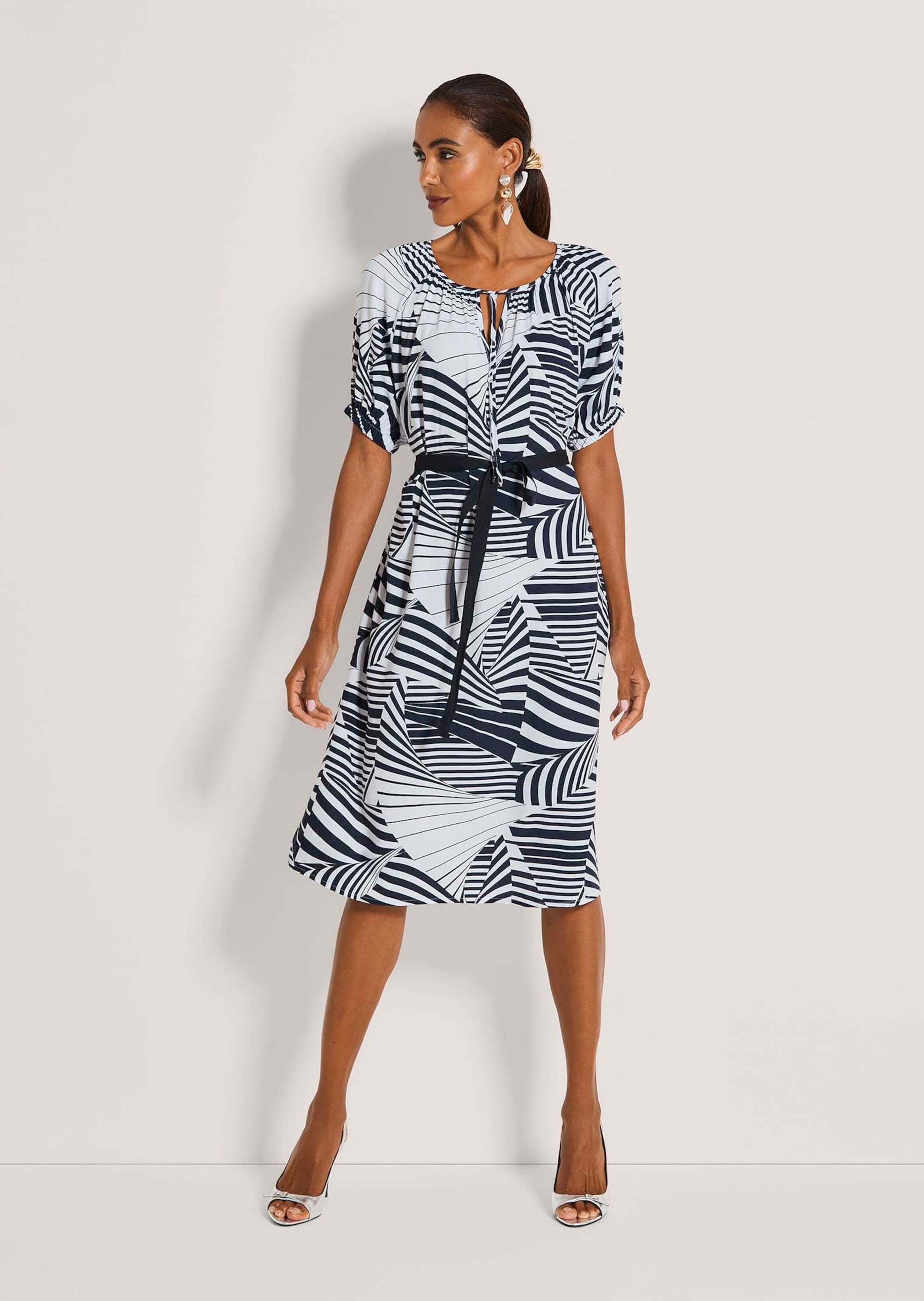 MADELEINE Midikleid »Sommerkleid Druckkleid mit grafischem Muster«