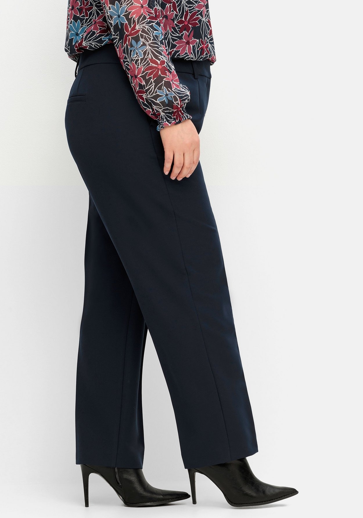 Sheego Stretch-Hose »High-Waist-Hose mit Bügelfalten, in Karottenform«