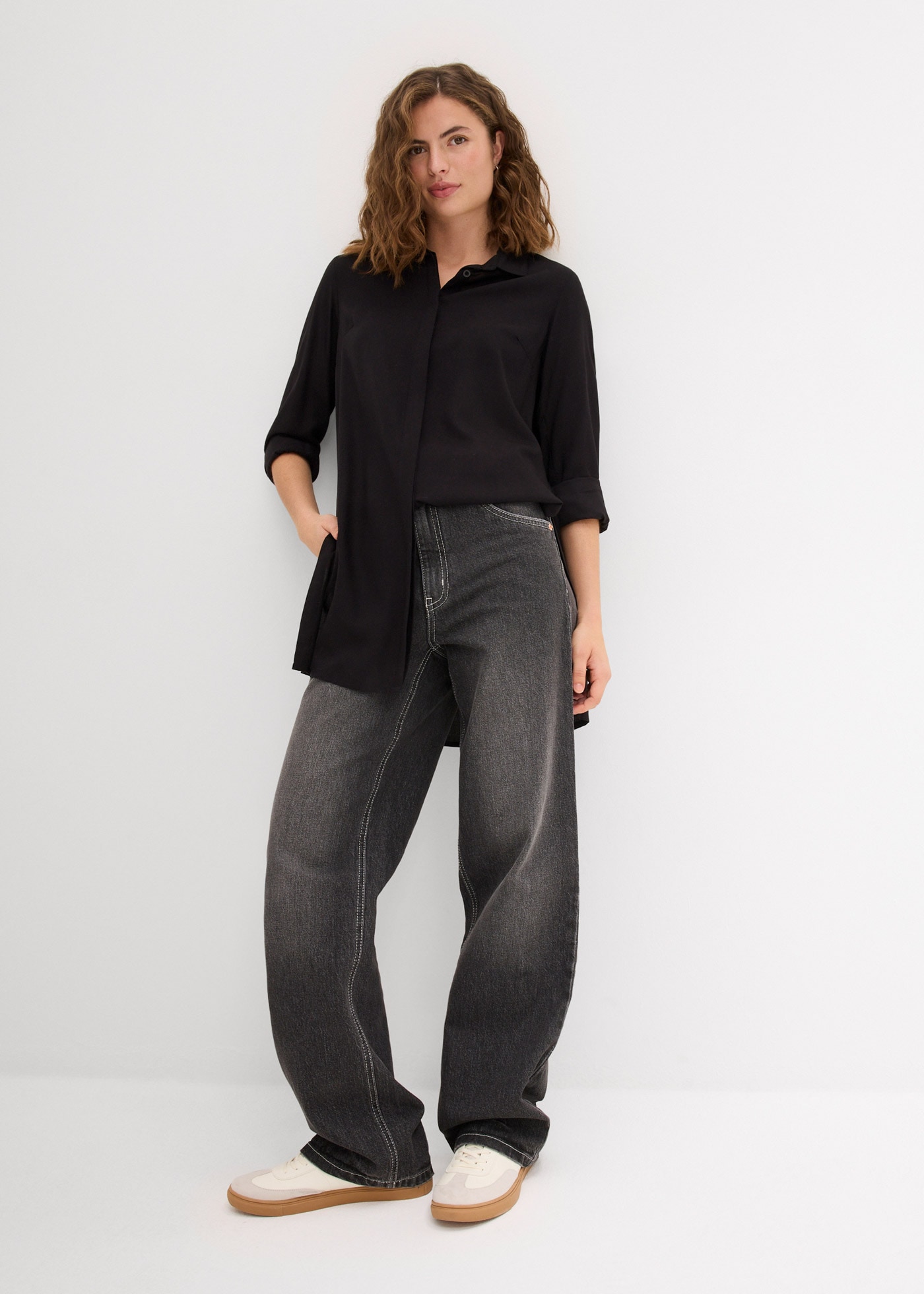 bonprix Longbluse »Longbluse mit Schlitz aus fließender Viskose« gerade Passform, mit Schlitz-Detail, aus fließender Viskose