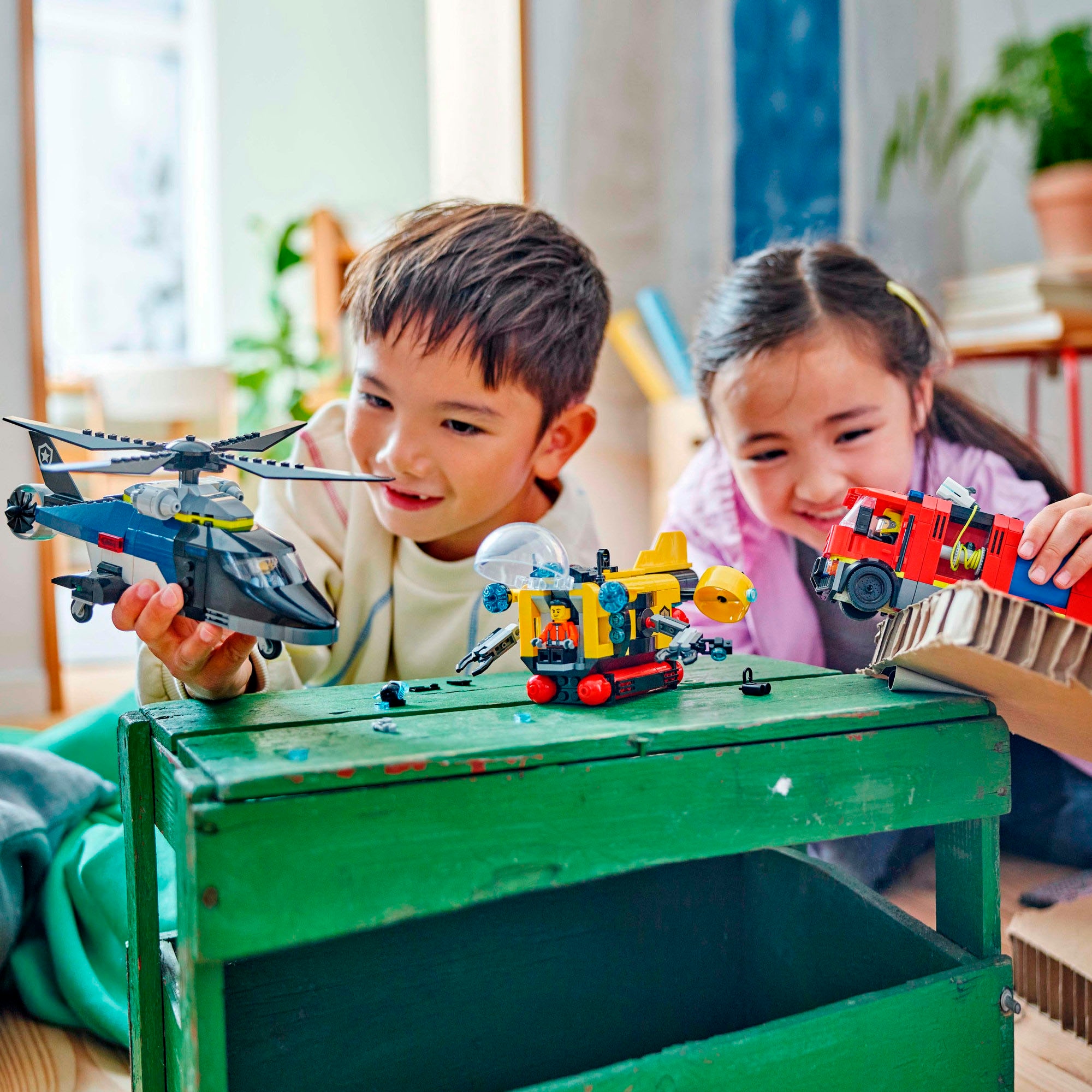LEGO® Konstruktionsspielsteine »Kombinationsset mit Hubschrauber, Löschauto und U-Boot (60462)«, (874 St.), LEGO City; Made in Europe