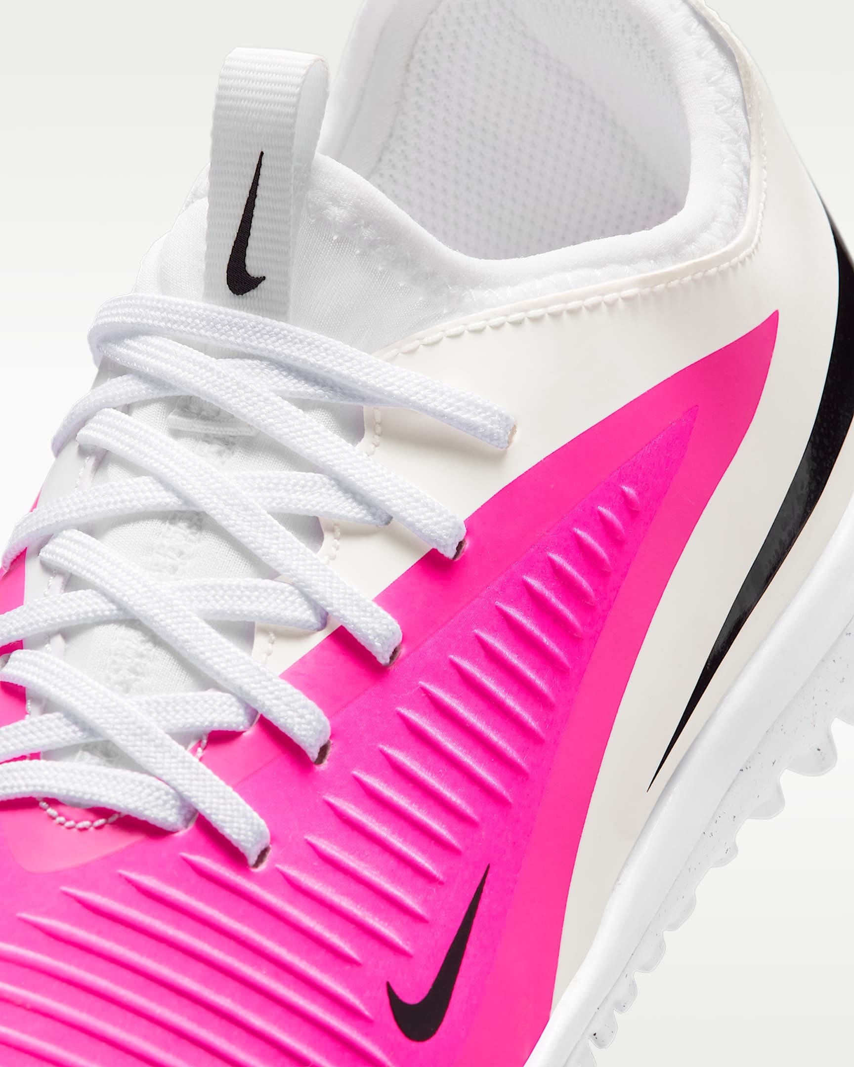 Nike Fußballschuh »JR PHANTOM 6 LOW ACAD TF T«  Ideal für den Einsatz auf kurzen Kunstrasenplätzen, für Jugendliche