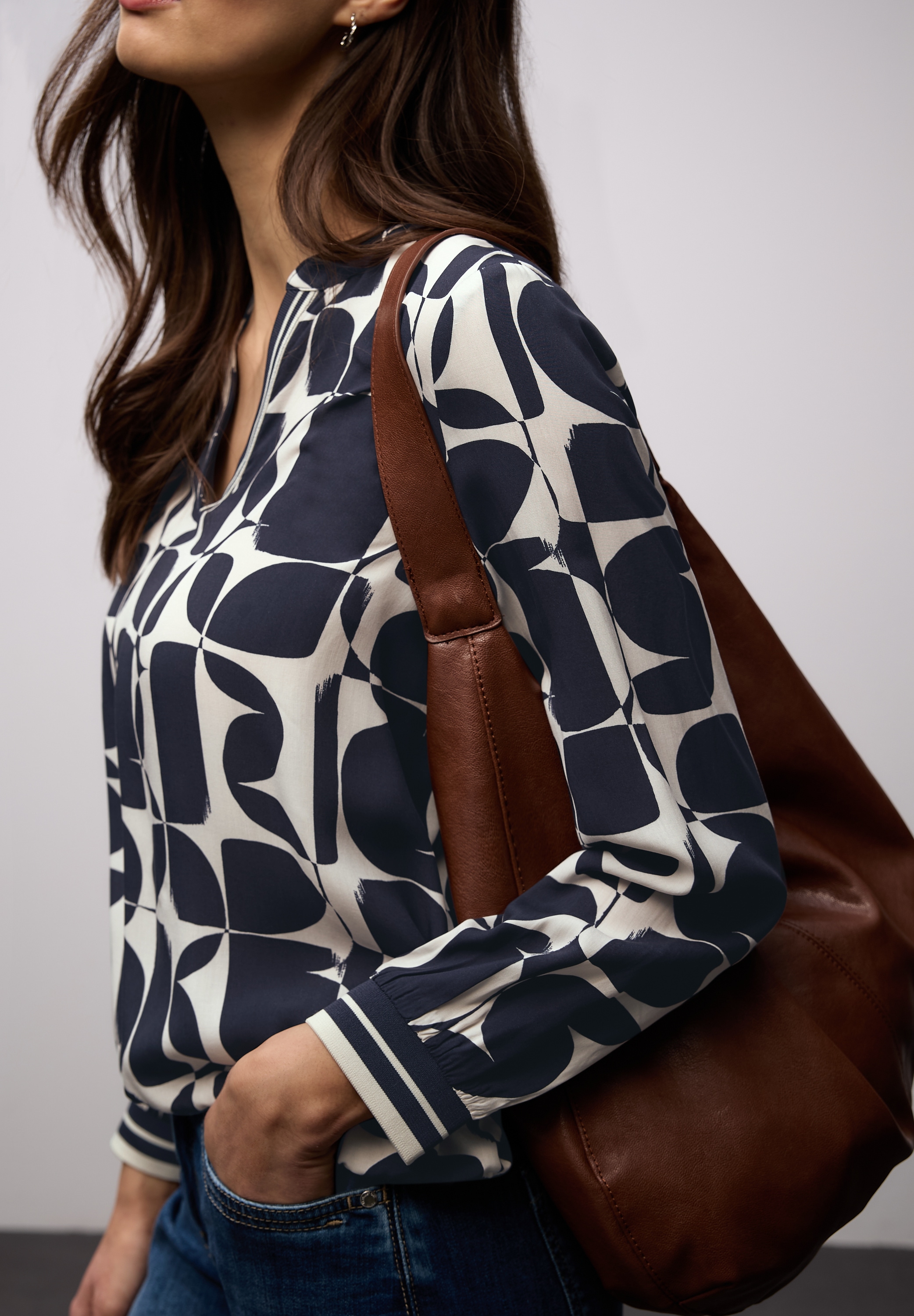 STREET ONE Langarmbluse mit grafischem Muster und Tape-Details