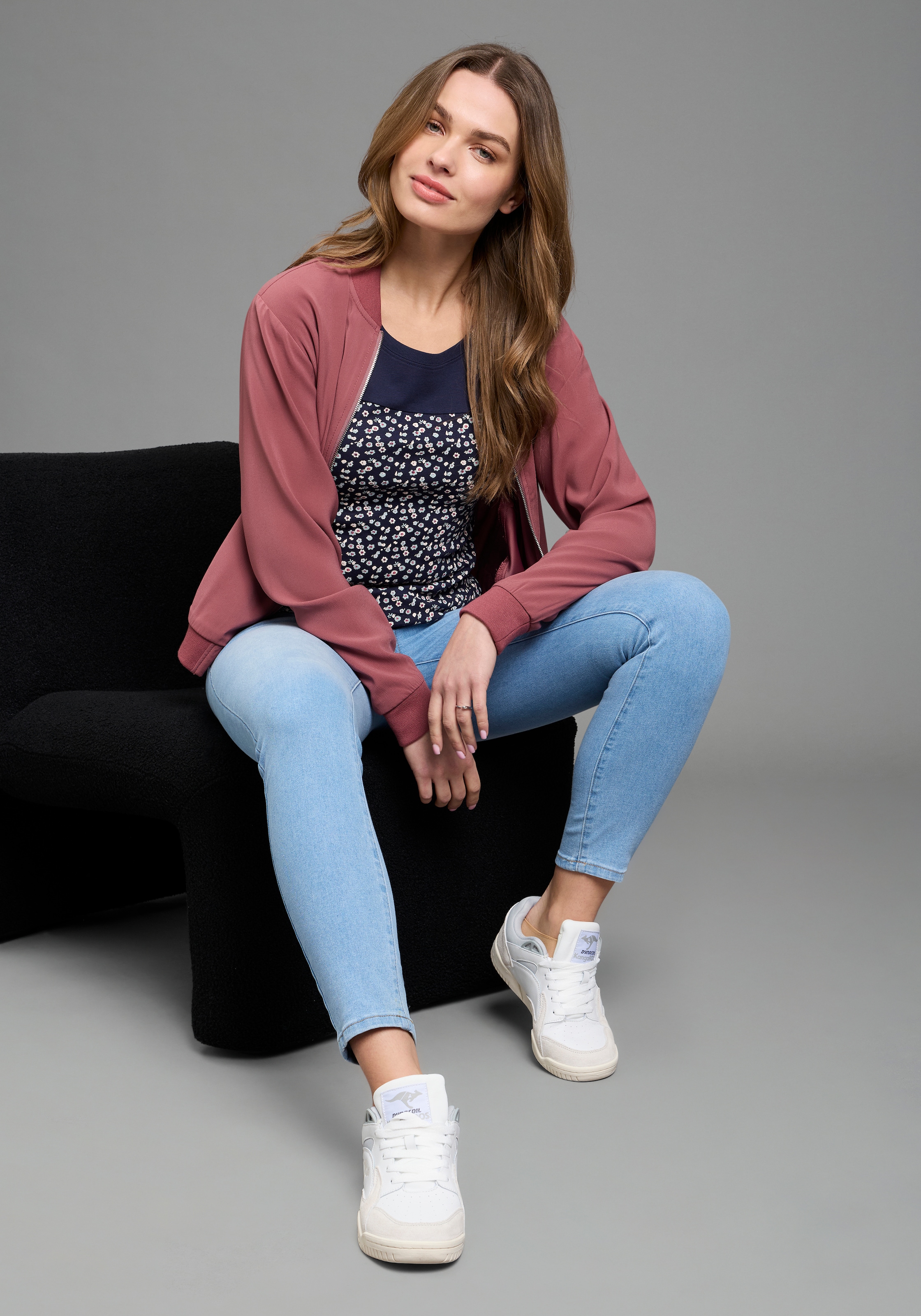 KangaROOS T-Shirt Kurzarm,  sehr figurbetonte Passform,  aus Baumwolle