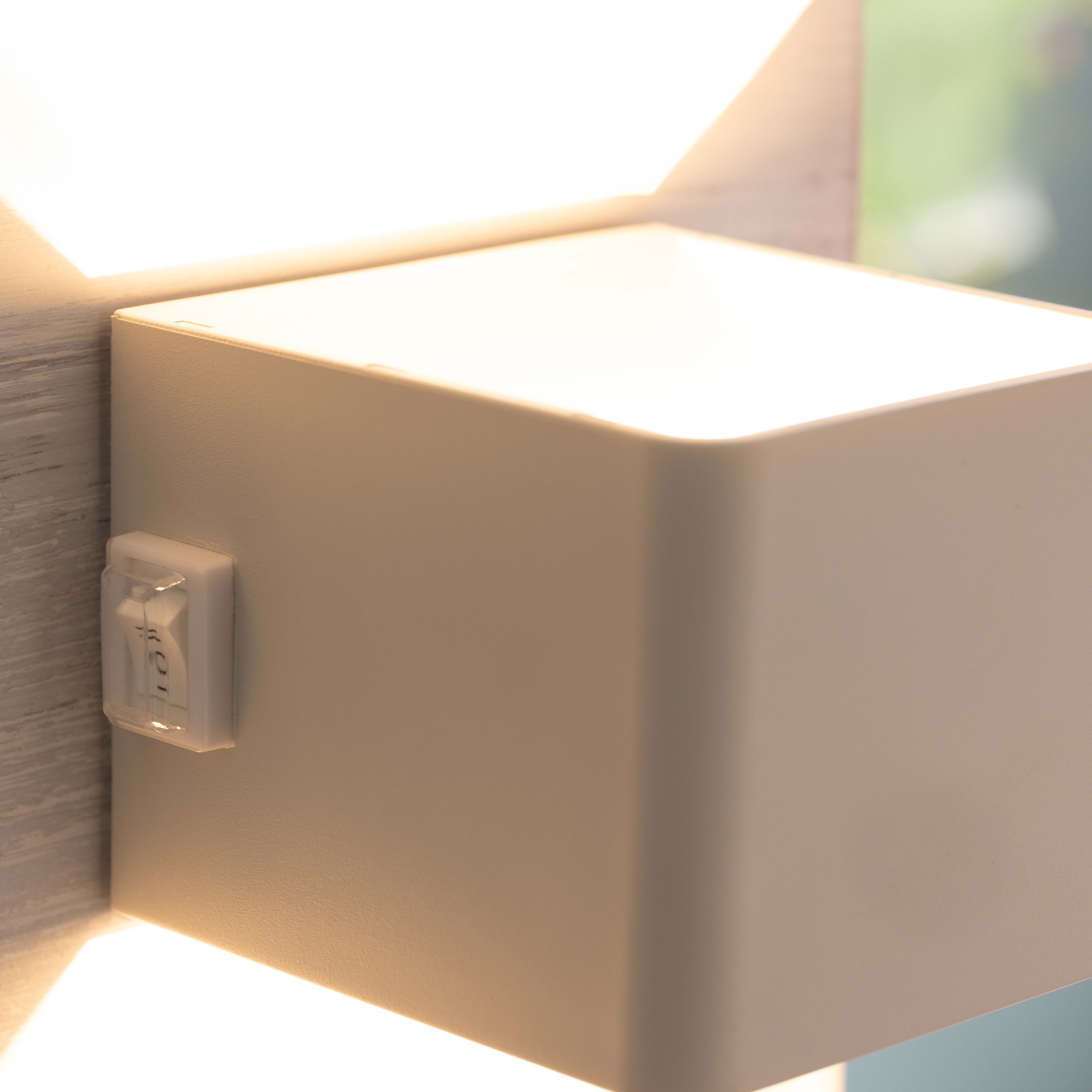 Brilliant Außen-Wandleuchte »Iseo - portable Akkuleuchte inkl. Magnetplatte« LED-Modul 1 Stk. Warmweiß Akku, 300 lm, 3000 K, USB, schwarz, mobile Außenlampe, Wandlampe