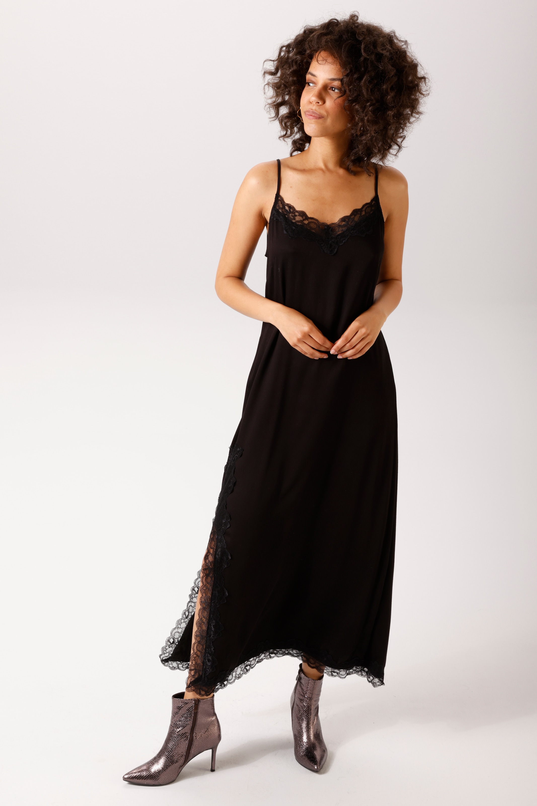 Aniston CASUAL Maxikleid aufwändig mit Spitze verziert - NEUE KOLLEKTION