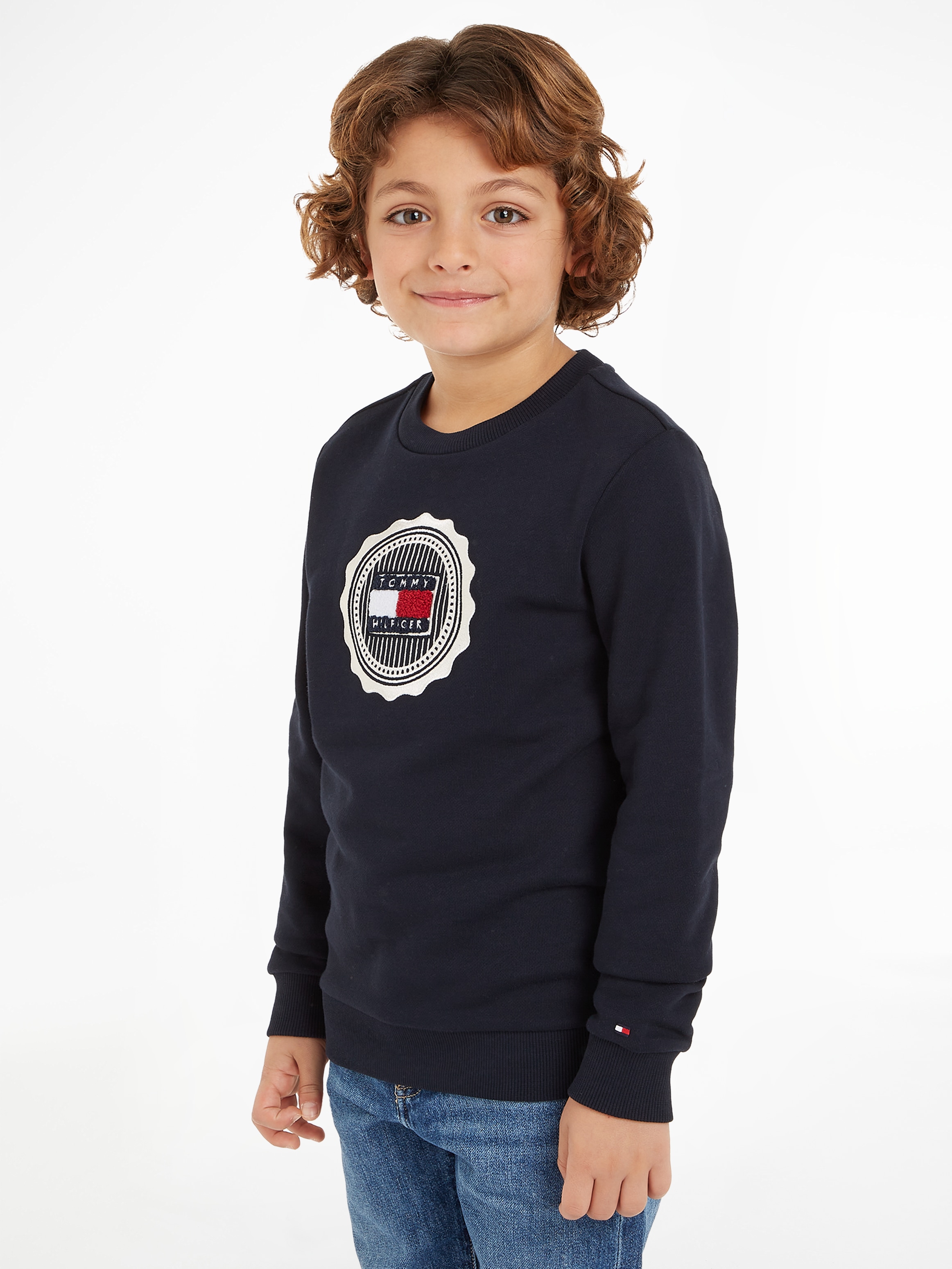 Sweatshirt »STAMP EMBROIDERY REG SWEATSHIRT«, Kinder bis 16 Jahre mit Logopatch