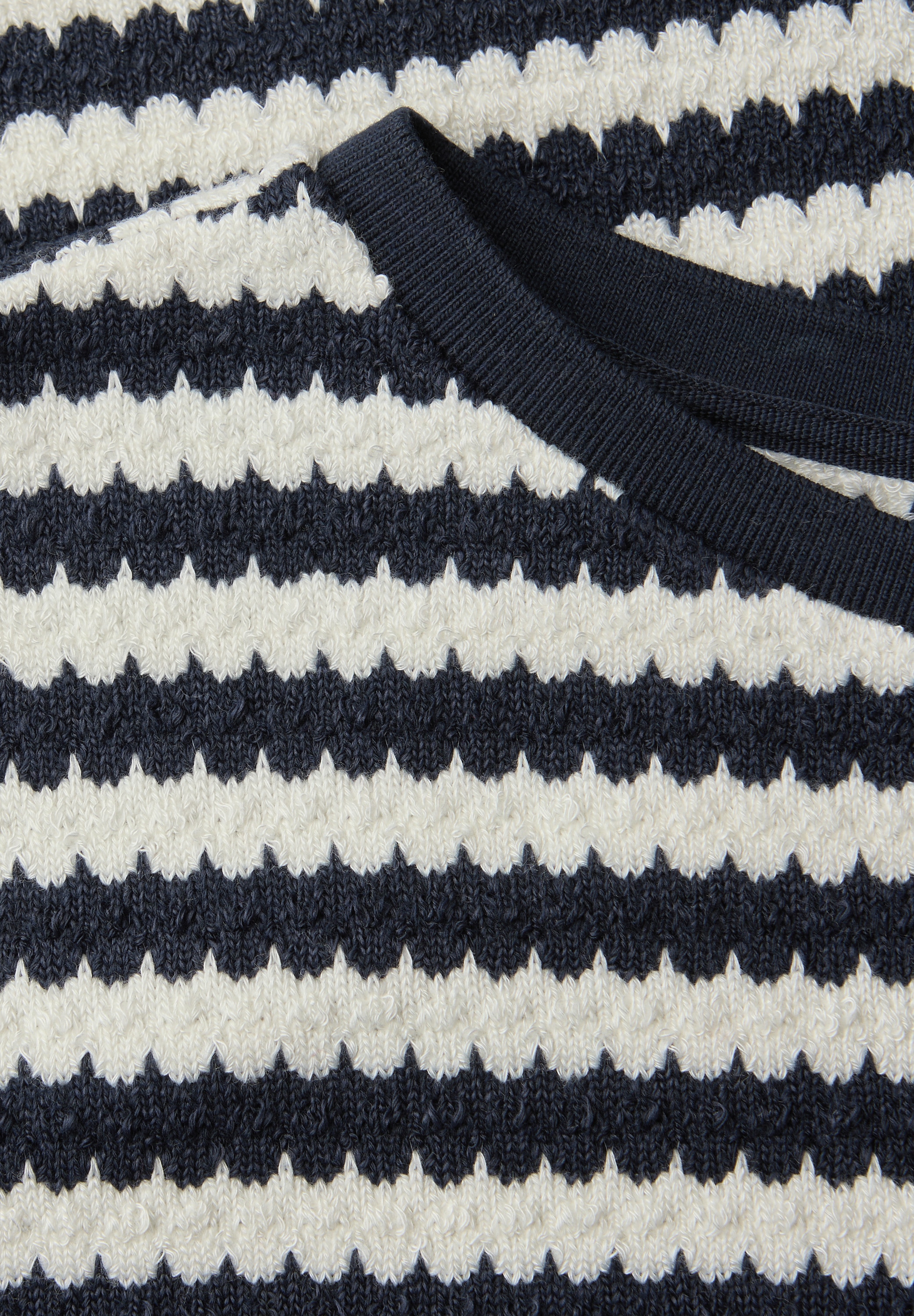 STREET ONE Rundhalsshirt »Style Cris« Sommershirt mit Streifen und im Strick-Look