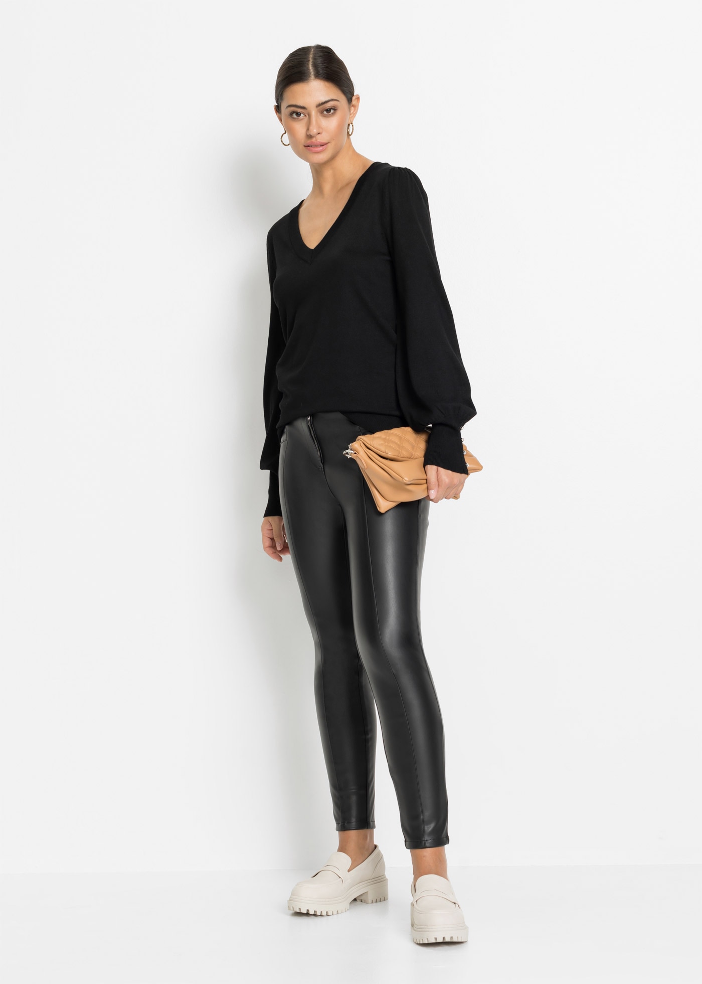 bonprix Strickpullover »Feinstrickpullover aus Viskose-Mix« aus Viskose-Mix, mit V-Ausschnitt, mit Zierknöpfen